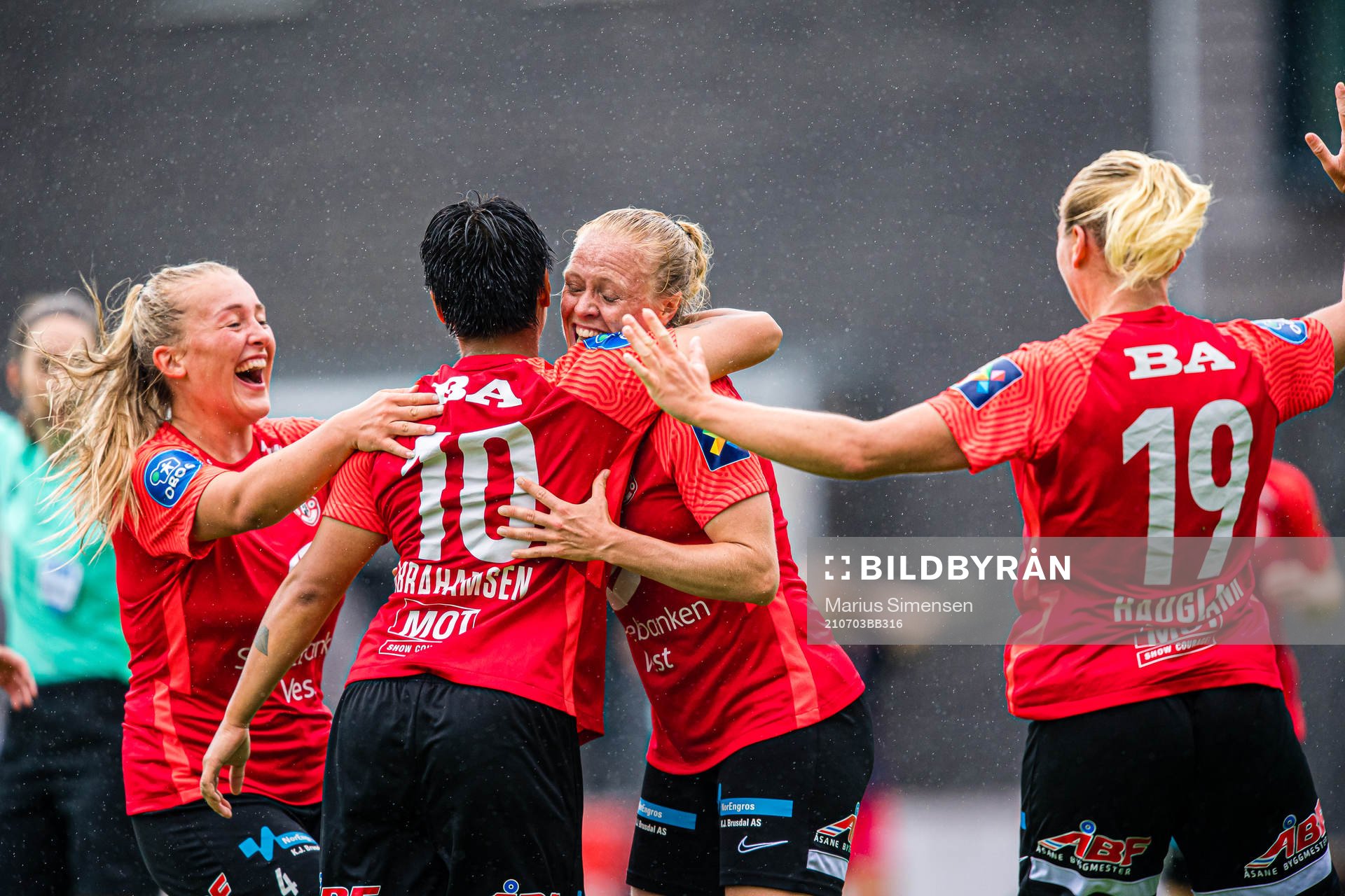 Mia Jalkerud of Arna-Bjørnar celebrates