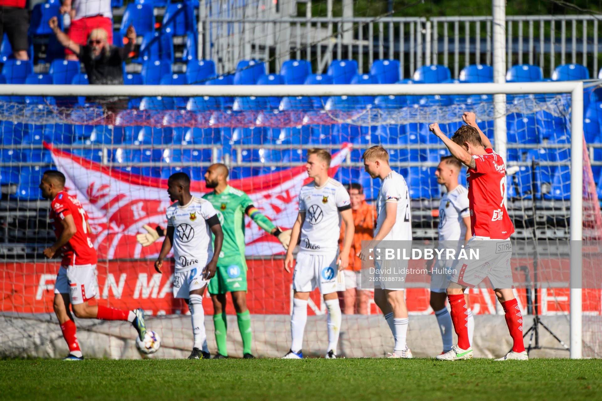 Degerfors Johan Bertilsson jublar