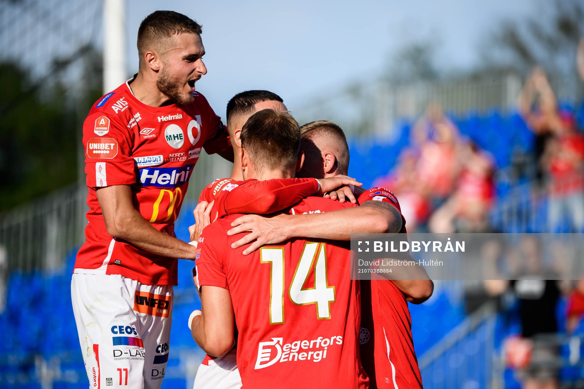 Degerfors Christos Gravius, Victor Edvardsen och Villiam Dahlström jublar efter 3-1 under fotbollsmatchen i Allsvenskan mellan Degerfors och Östersund den 3 juli 2021 i Degerfors.