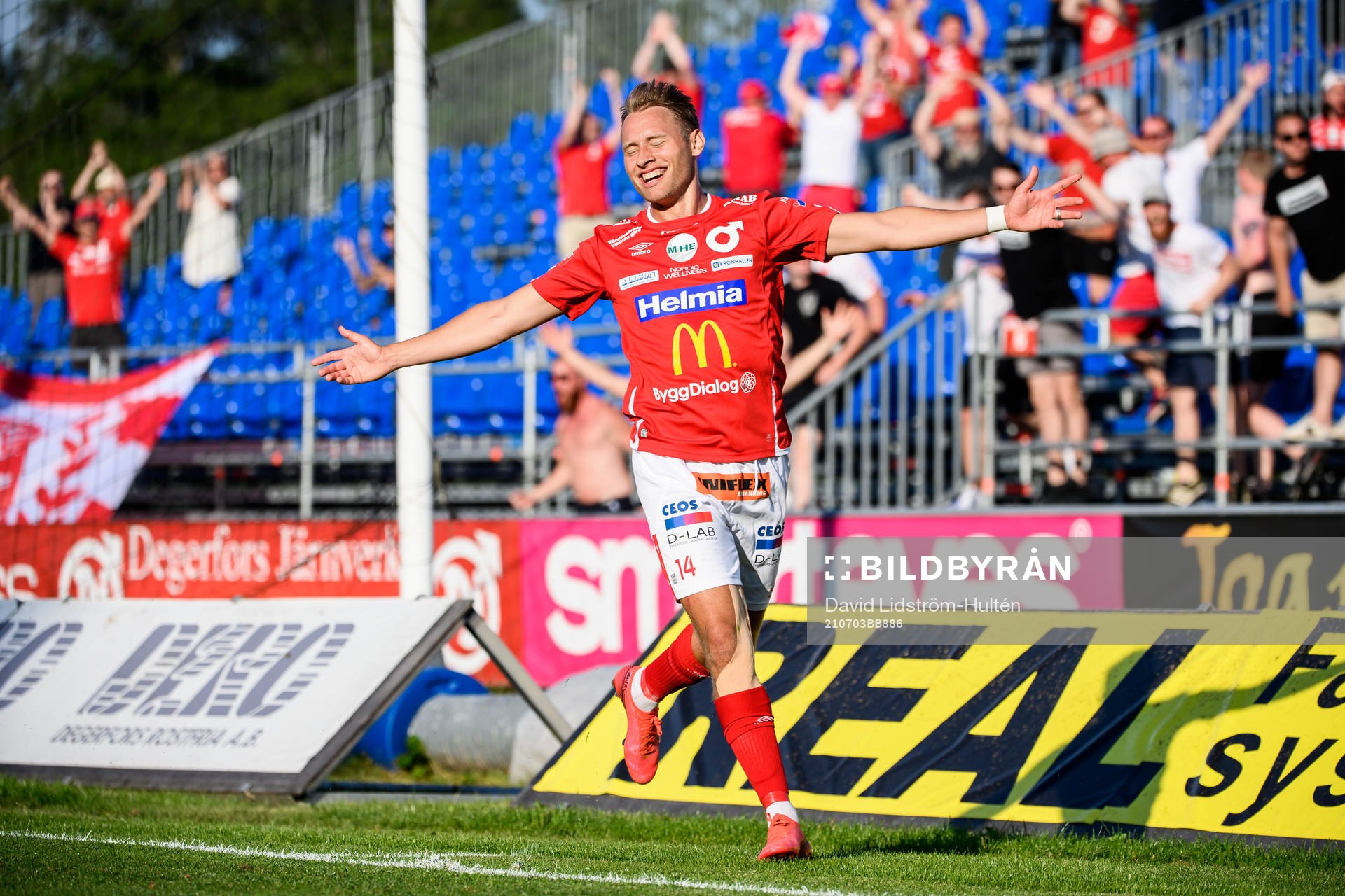 Degerfors Villiam Dahlström jublar