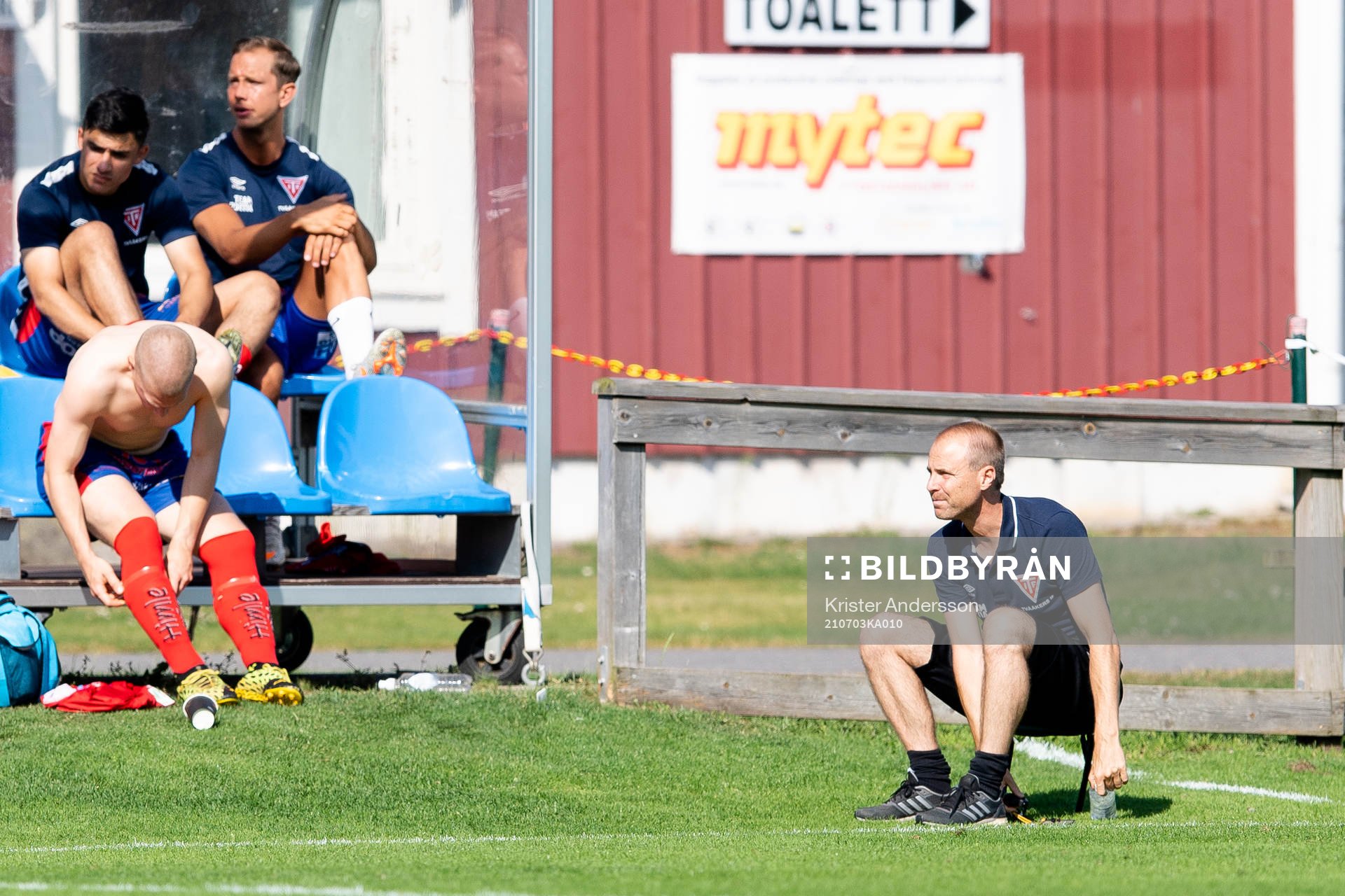 Tvååkers tränare Pierre Krantz under fotbollsmatchen i Division 1 södra mellan Tvååker och Åtvidaberg den 3 juli 2021 i Tvååker.