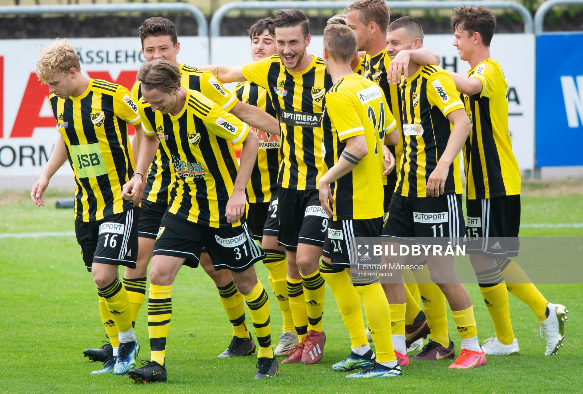 IFK Hässleholm jublar i matchen i division 2 mellan iFK Hässleholm och FC Rosengård i Hässleholm 3 juli 2021.