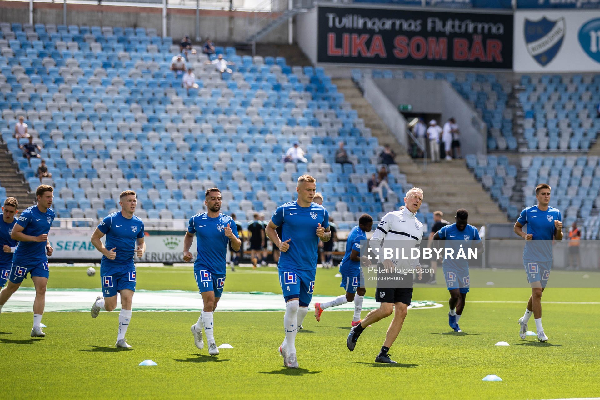 IFK Norrköpings spelare värmer upp