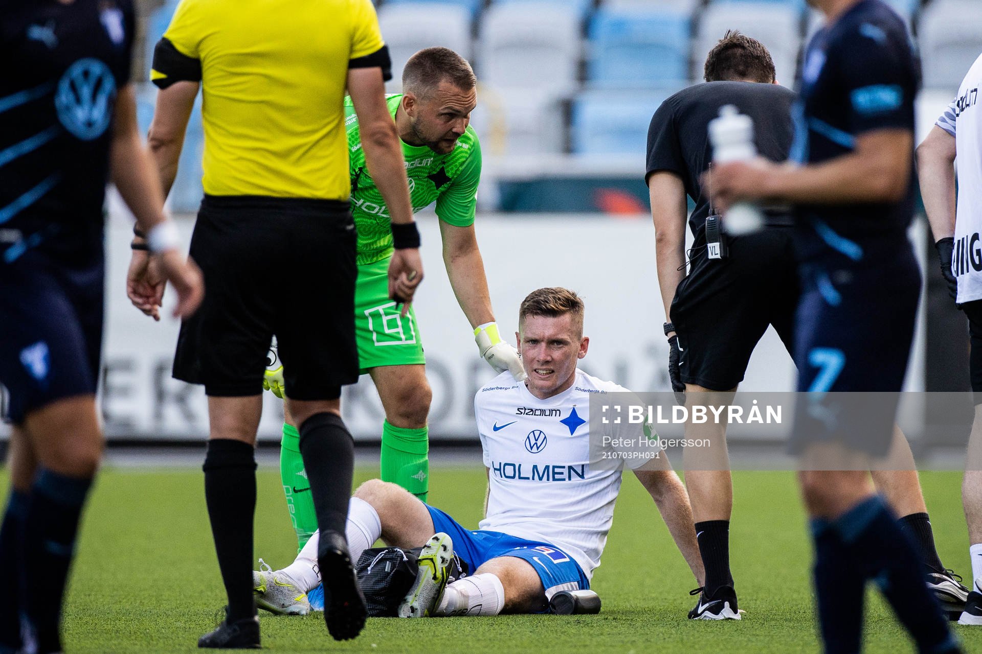 IFK Norrköpings Viktor Agardius har ont under fotbollsmatchen i Allsvenskan mellan IFK Norrköping och Malmö FF den 3 juli 2021 i Norrköping.