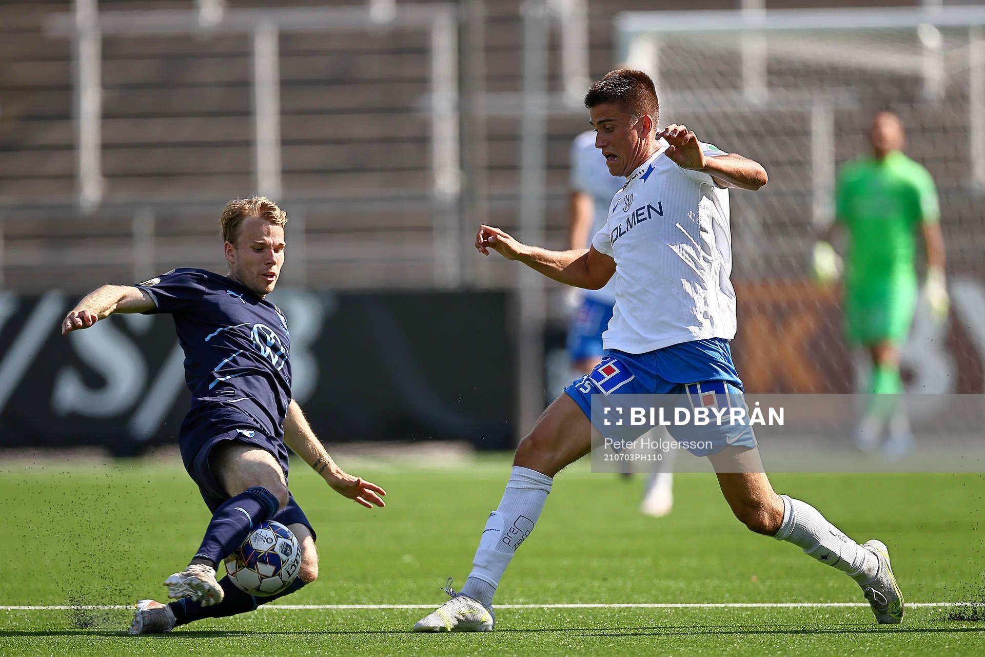 Malmö FFs Oscar Lewicki och IFK Norrköpings Carl Björk