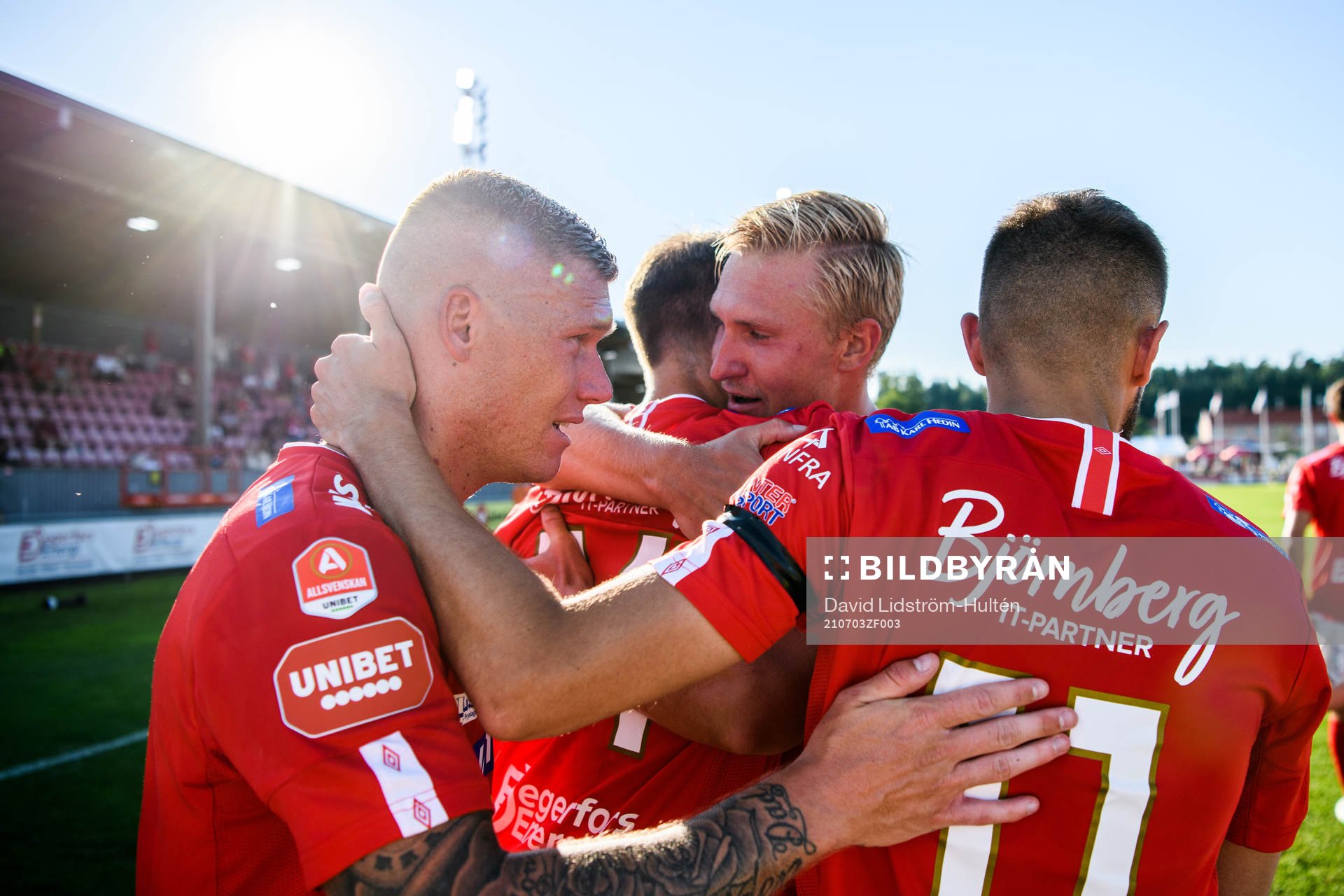 Spelare i Degerfors jublar