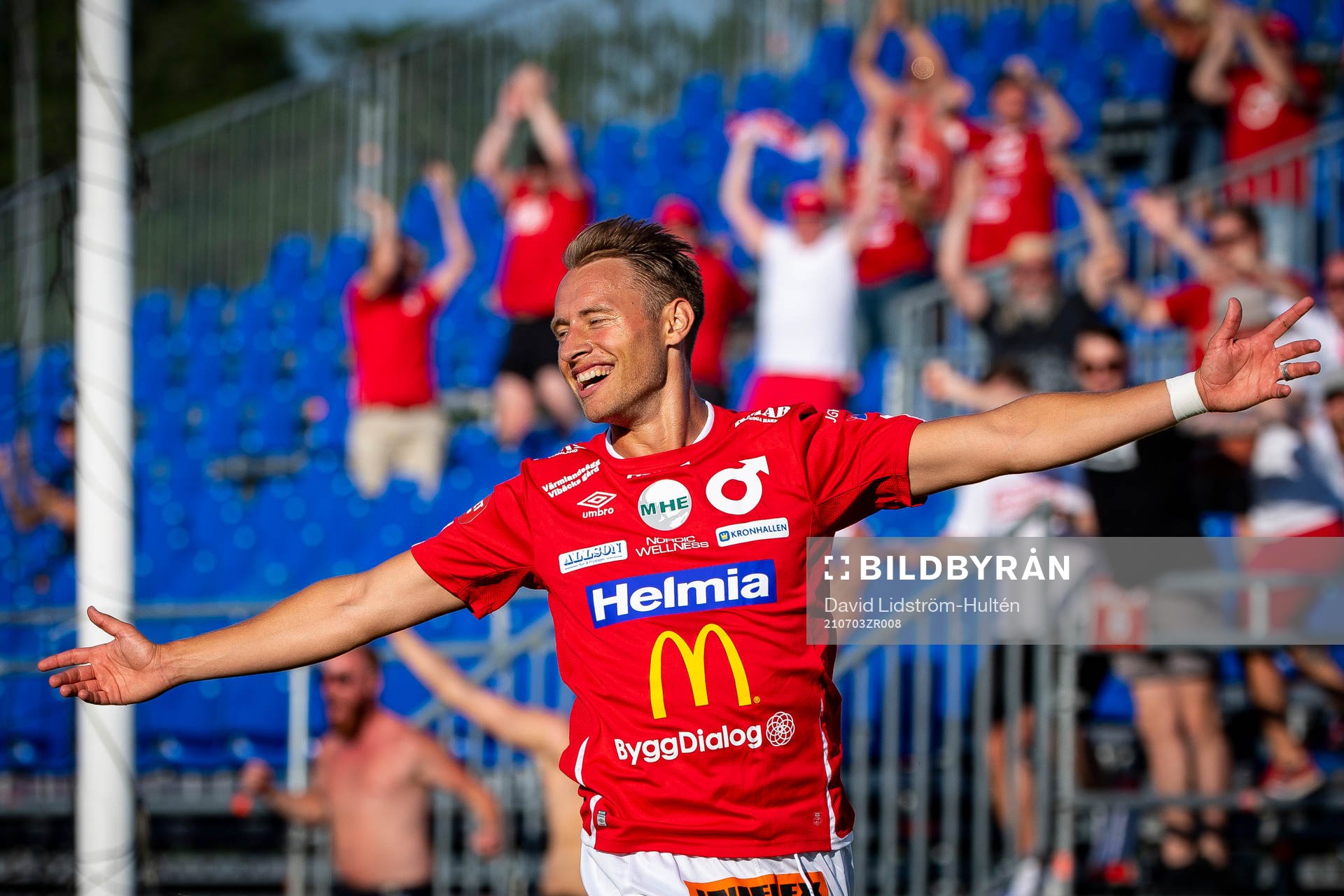 Degerfors Villiam Dahlström jublar
