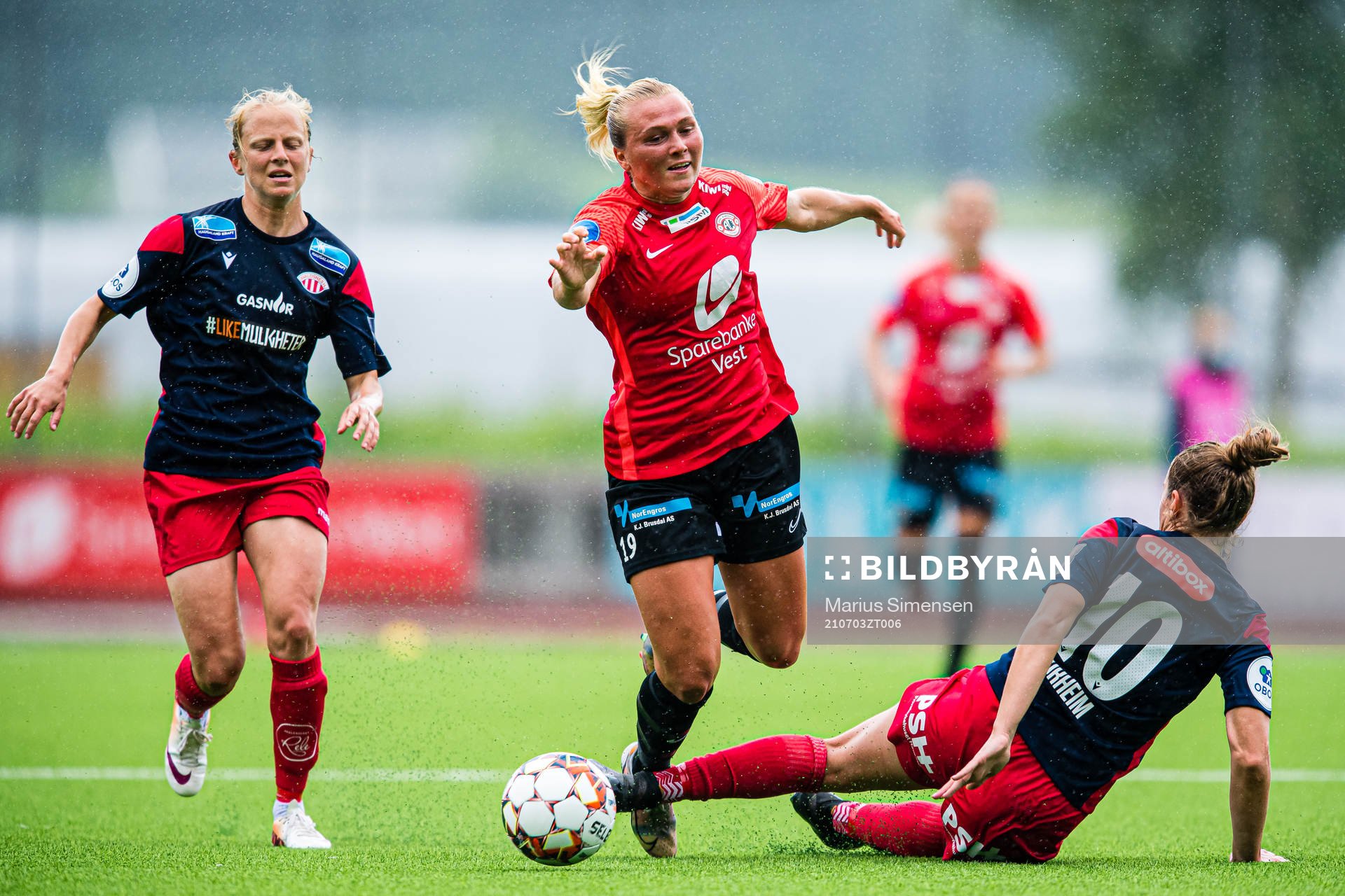 Karoline Heimvik Haugland of Arna-Bjørnar and Andrea