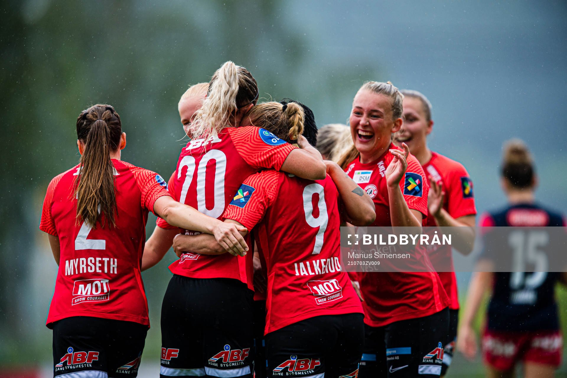 Mia Jalkerud of Arna-Bjørnar celebrates