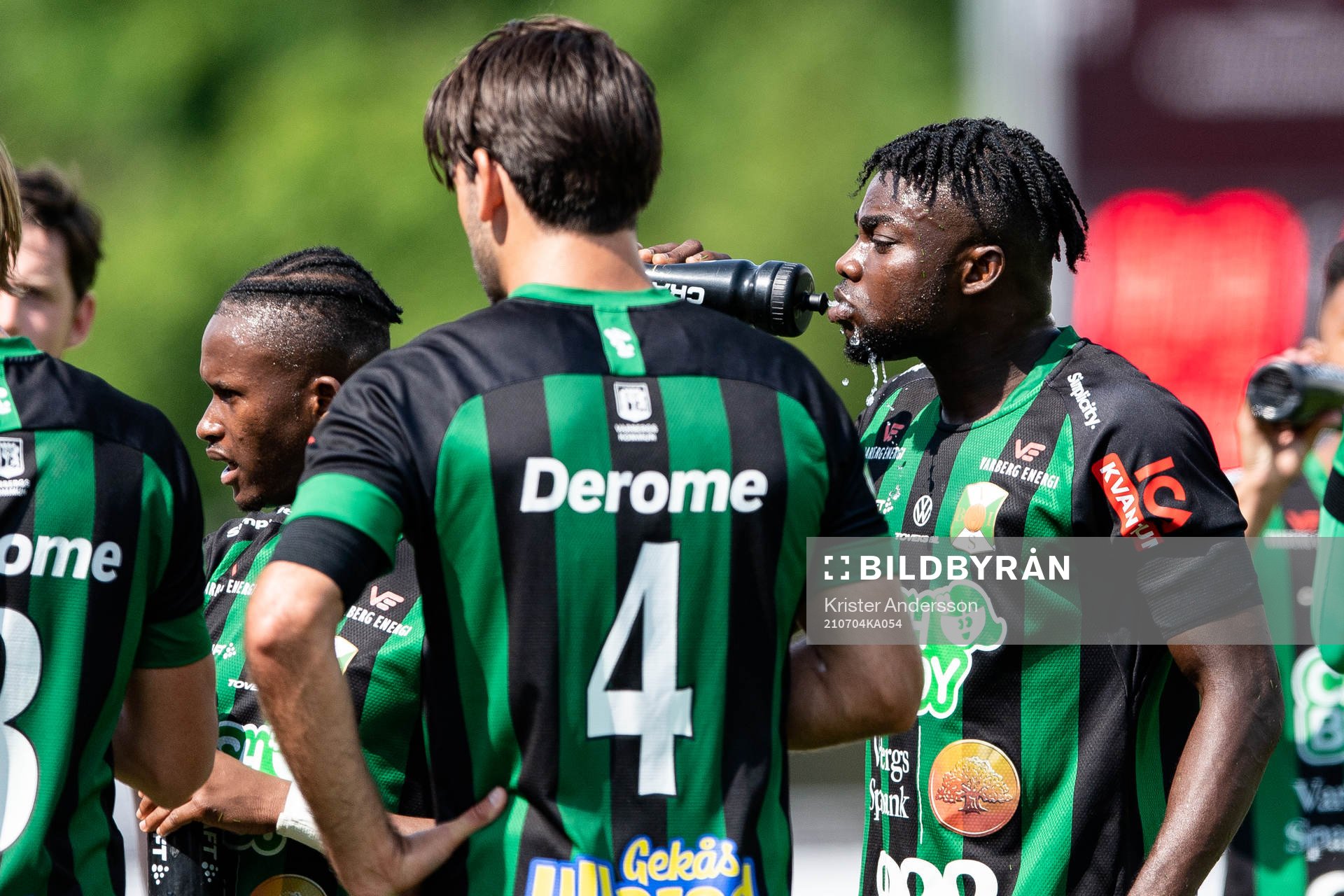 Varbergs Gideon Mensah vid en vattenpaus