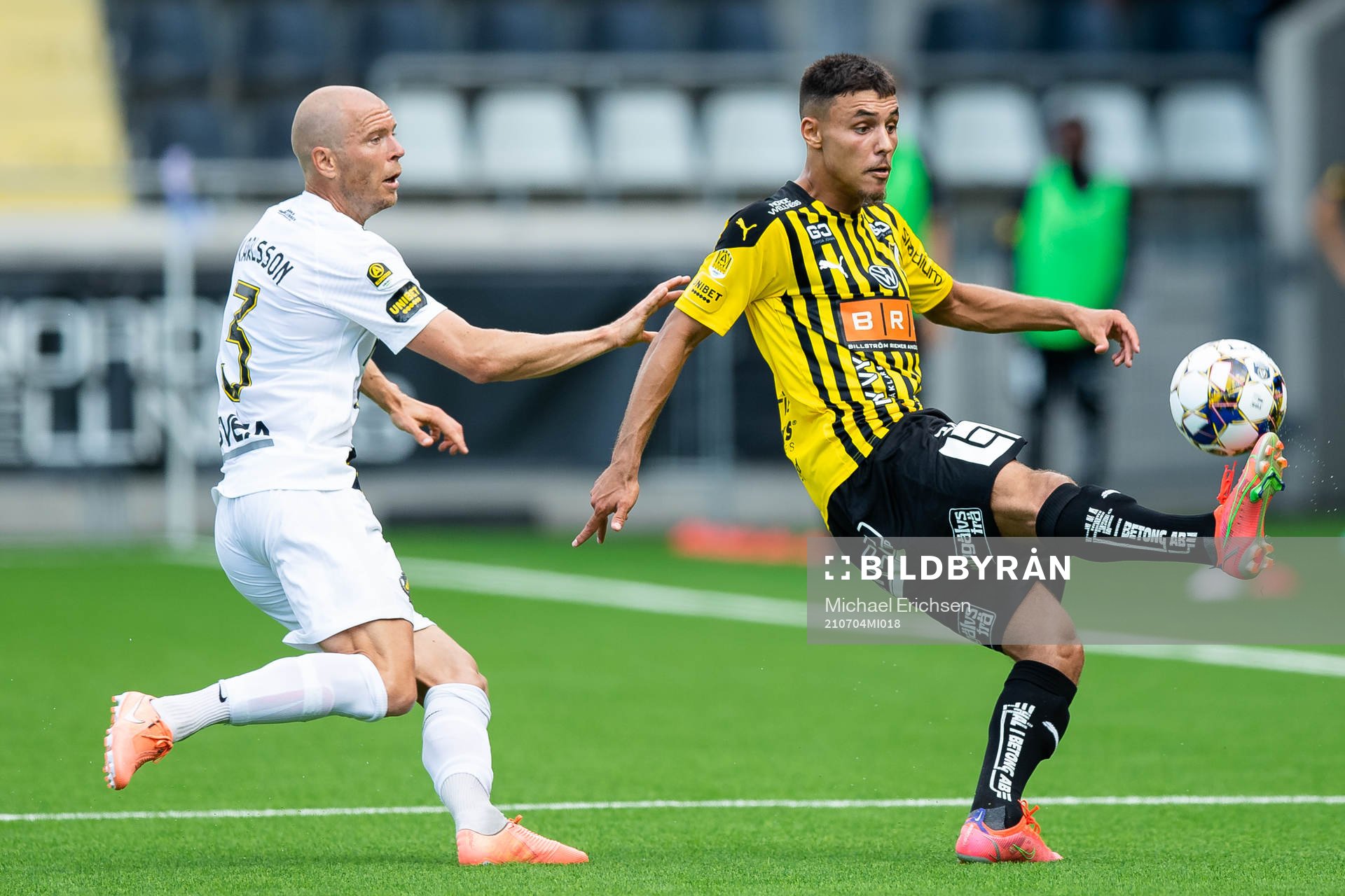 s Per Karlsson och Häckens Ali Youssef