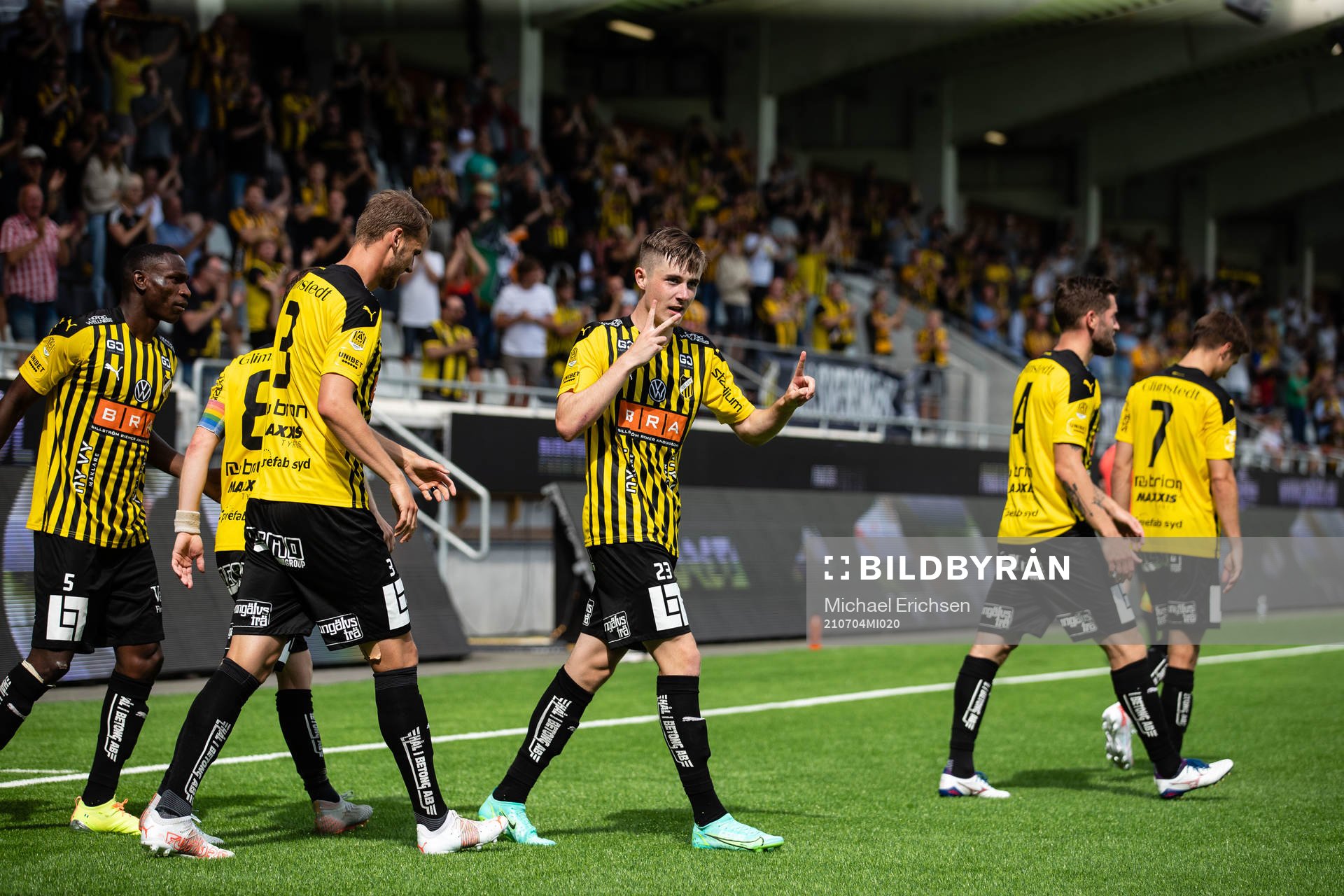 Häckens Patrik Wålemark jublar