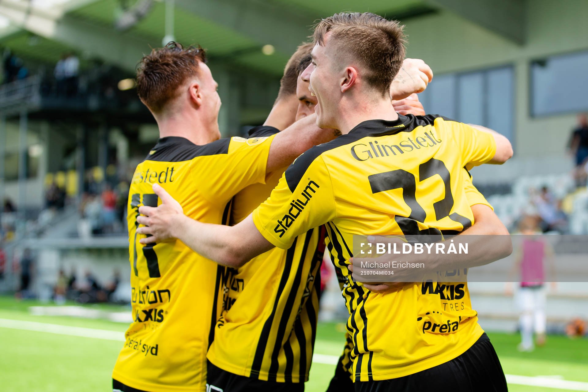 Häckens Ali Youssef jublar med lagkamrater