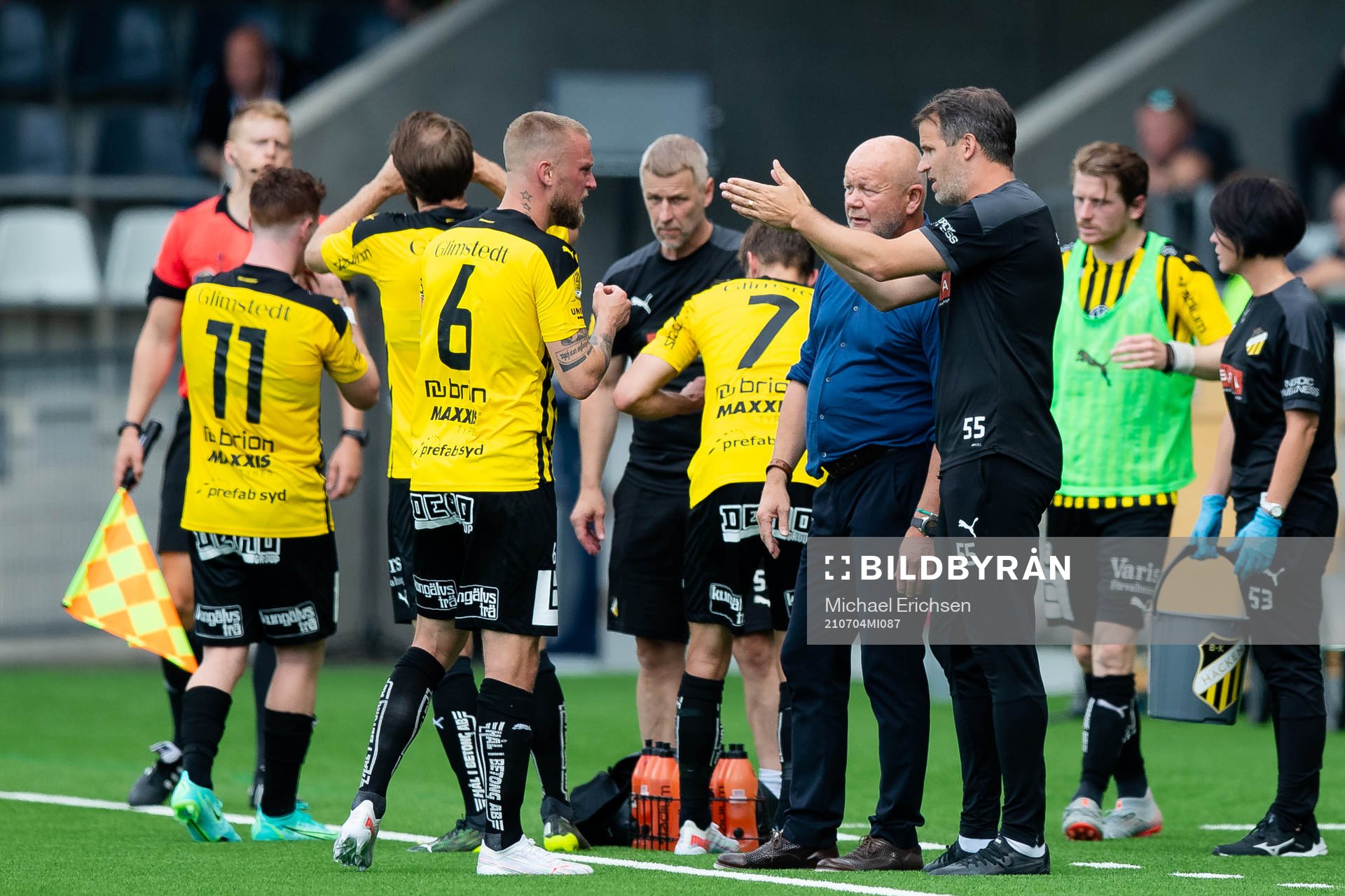 Häckens tränare Per-Mathias Högmo och assisterande
