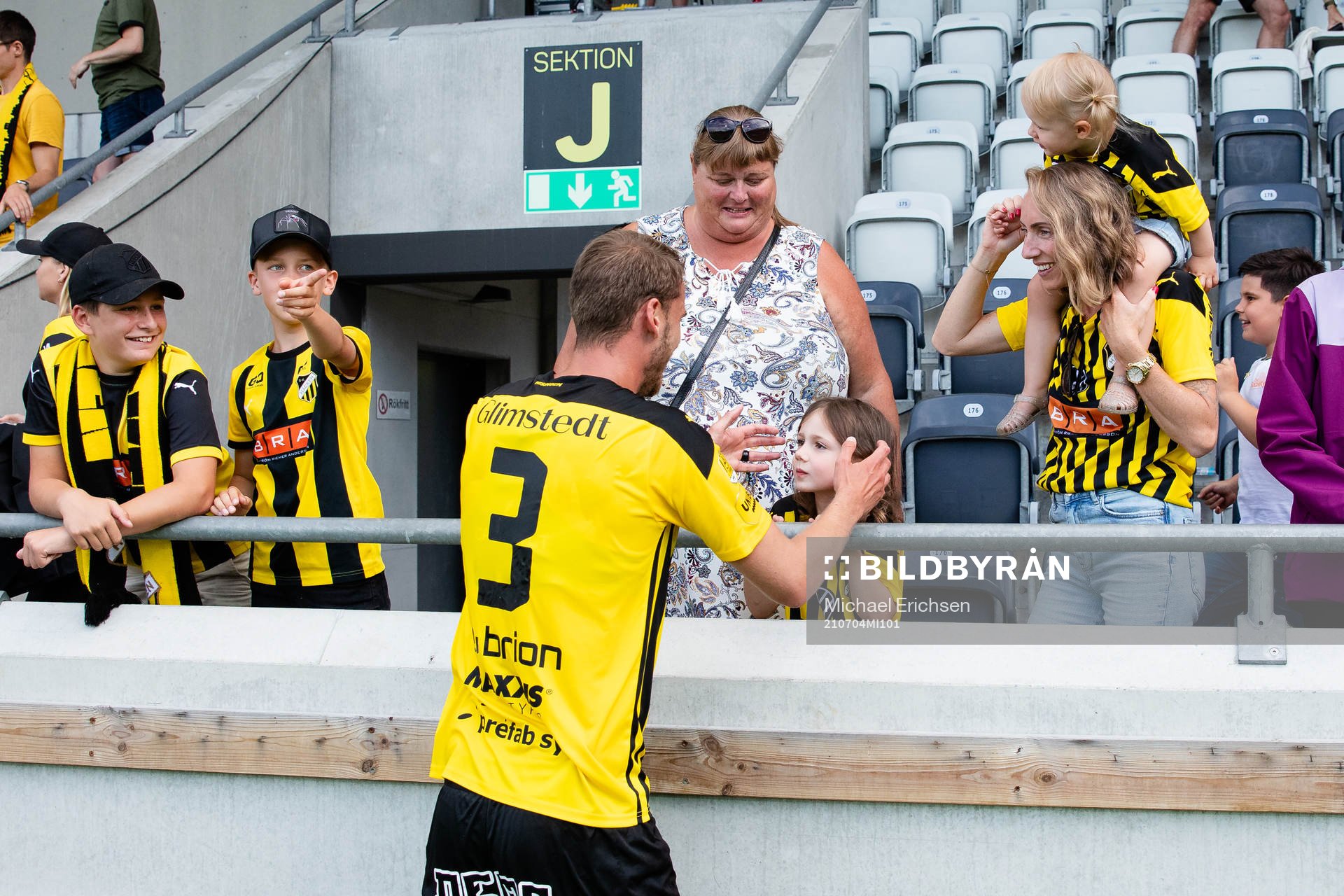 Häckens Johan Hammar med sin familj