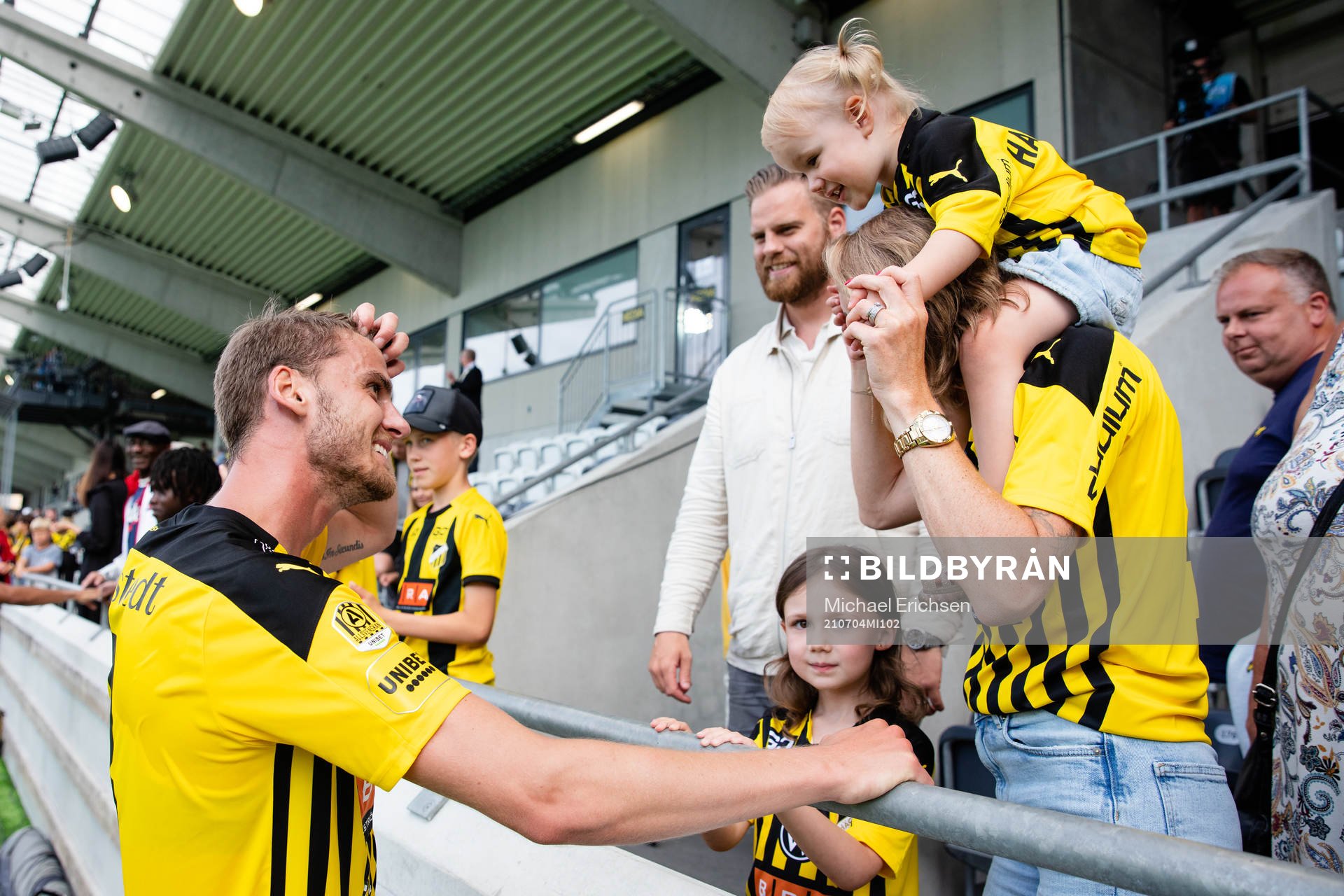 Häckens Johan Hammar med sin familj