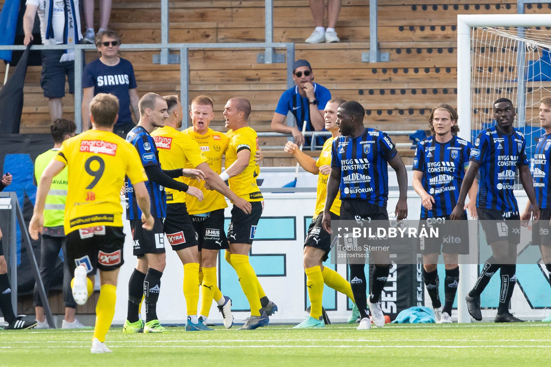 Mjällbys Eric Björkander jublar