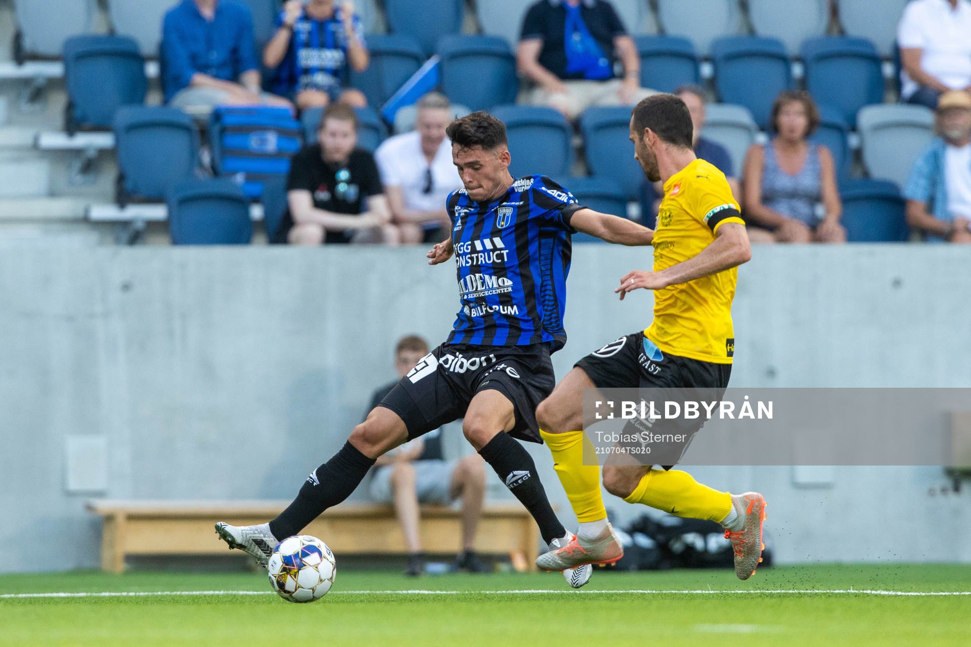 Sirius Laurent Shabani och Mjällbys Kadir Hodzic
