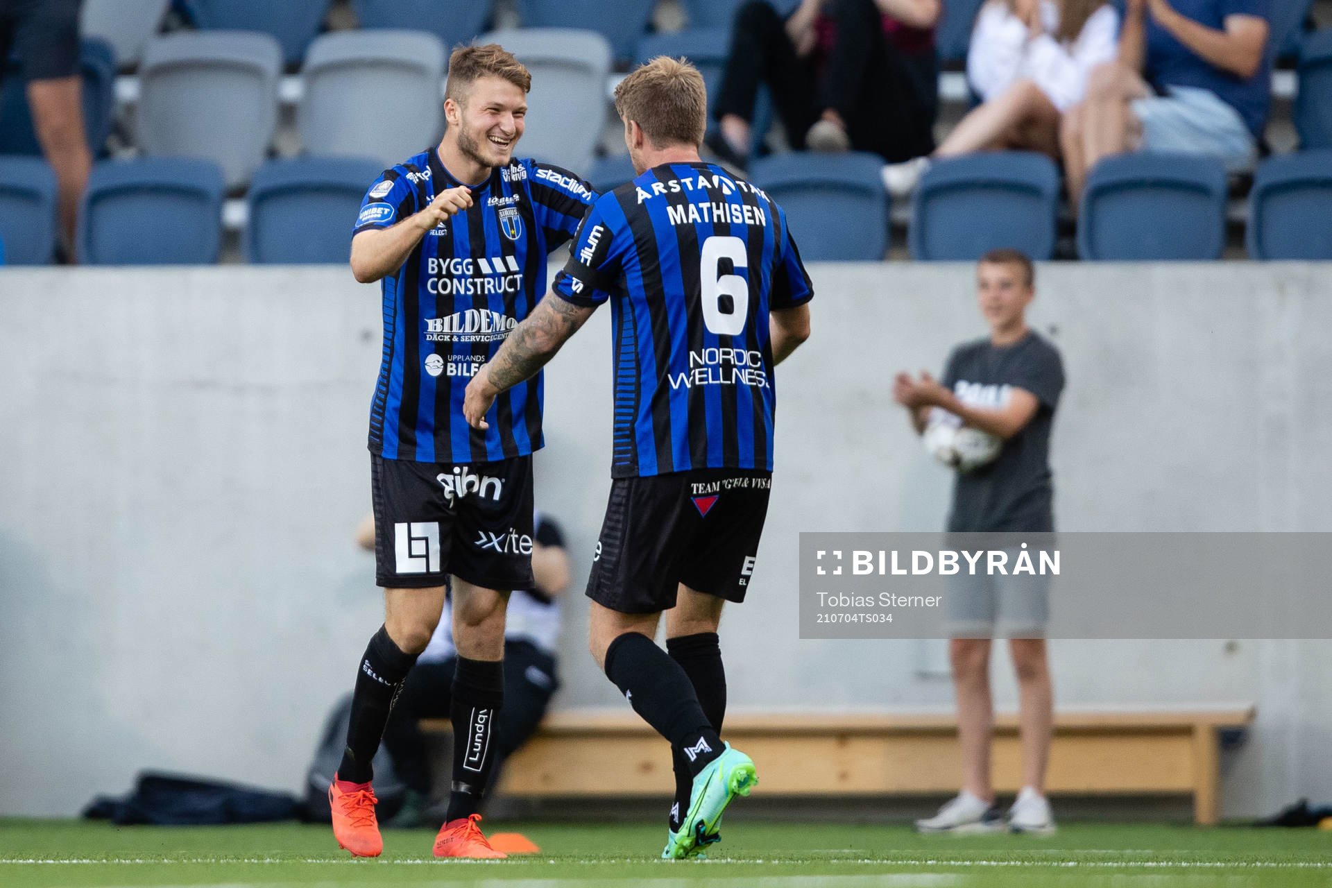 Sirius Ekin Bulut och Marcus Mathisen jublar