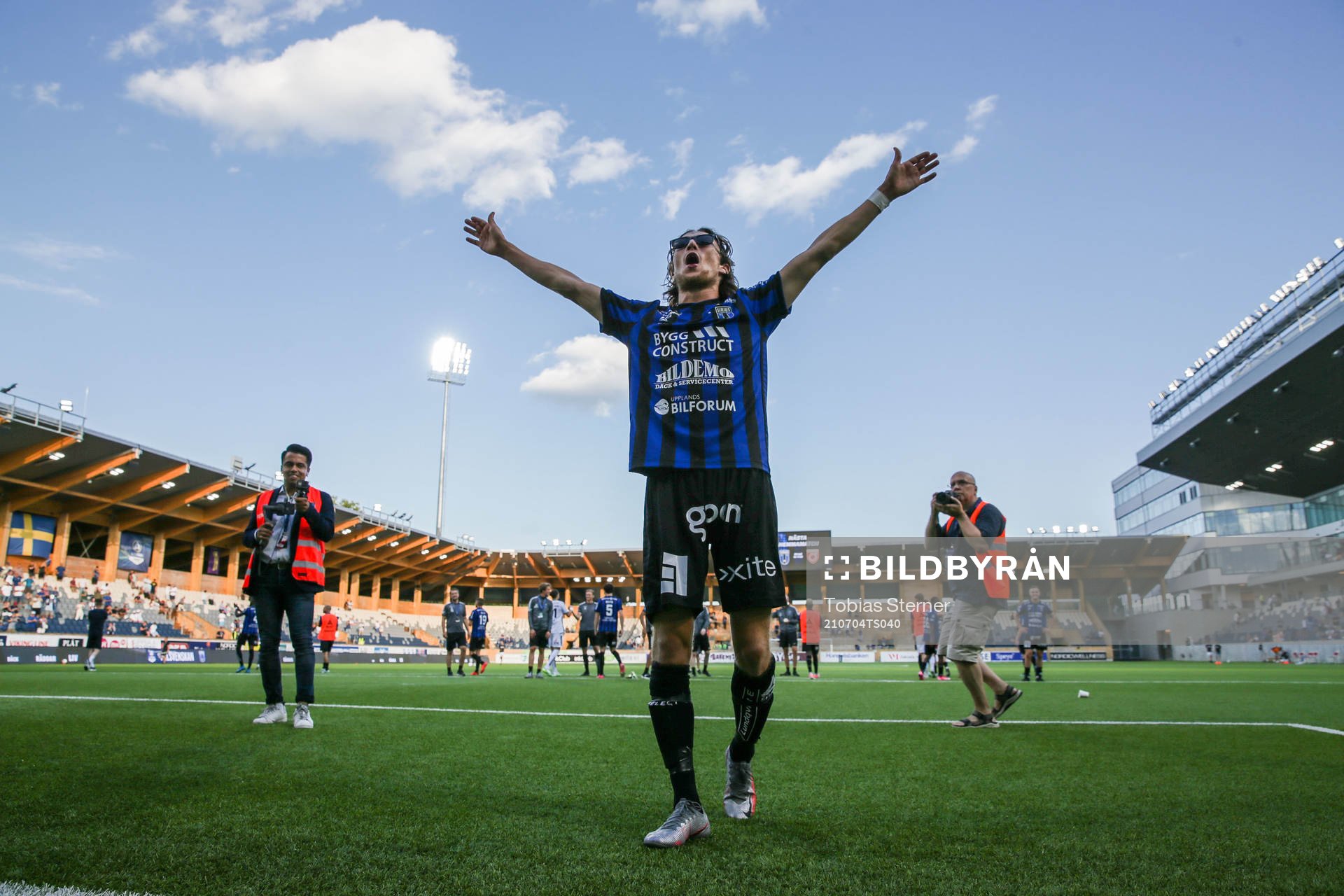 Sirius Axel Björnström jublar efter fotbollsmatchen i Allsvenskan mellan Sirius och Mjällby den 4 juli 2021 i Uppsala. 