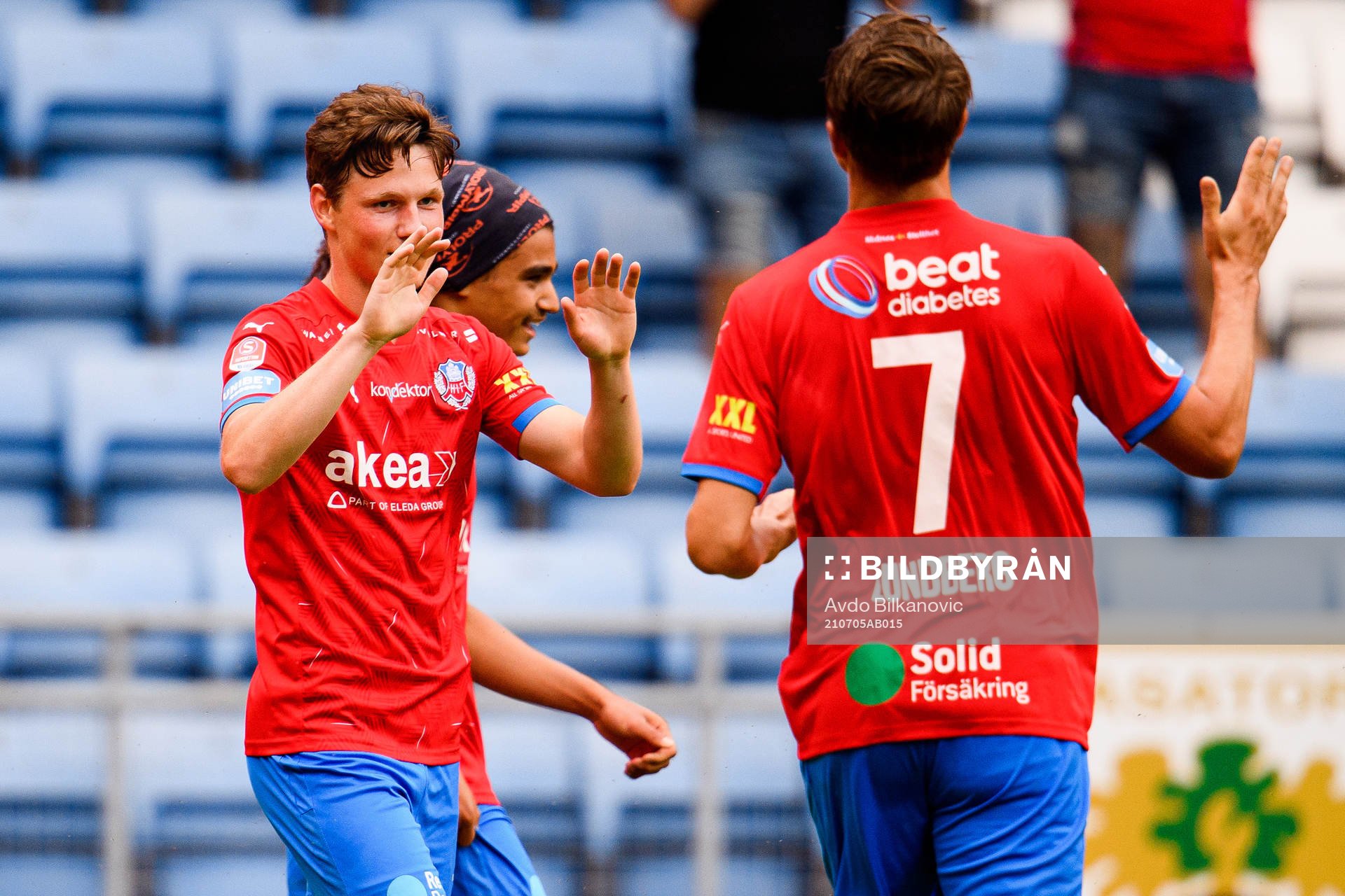Helsingborgs Max Svensson jublar efter 2-0 under fotbollsmatchen i träningsmatchen mellan Helsingborg och Helsingör den 5 juli 2021 i Helsingborg.