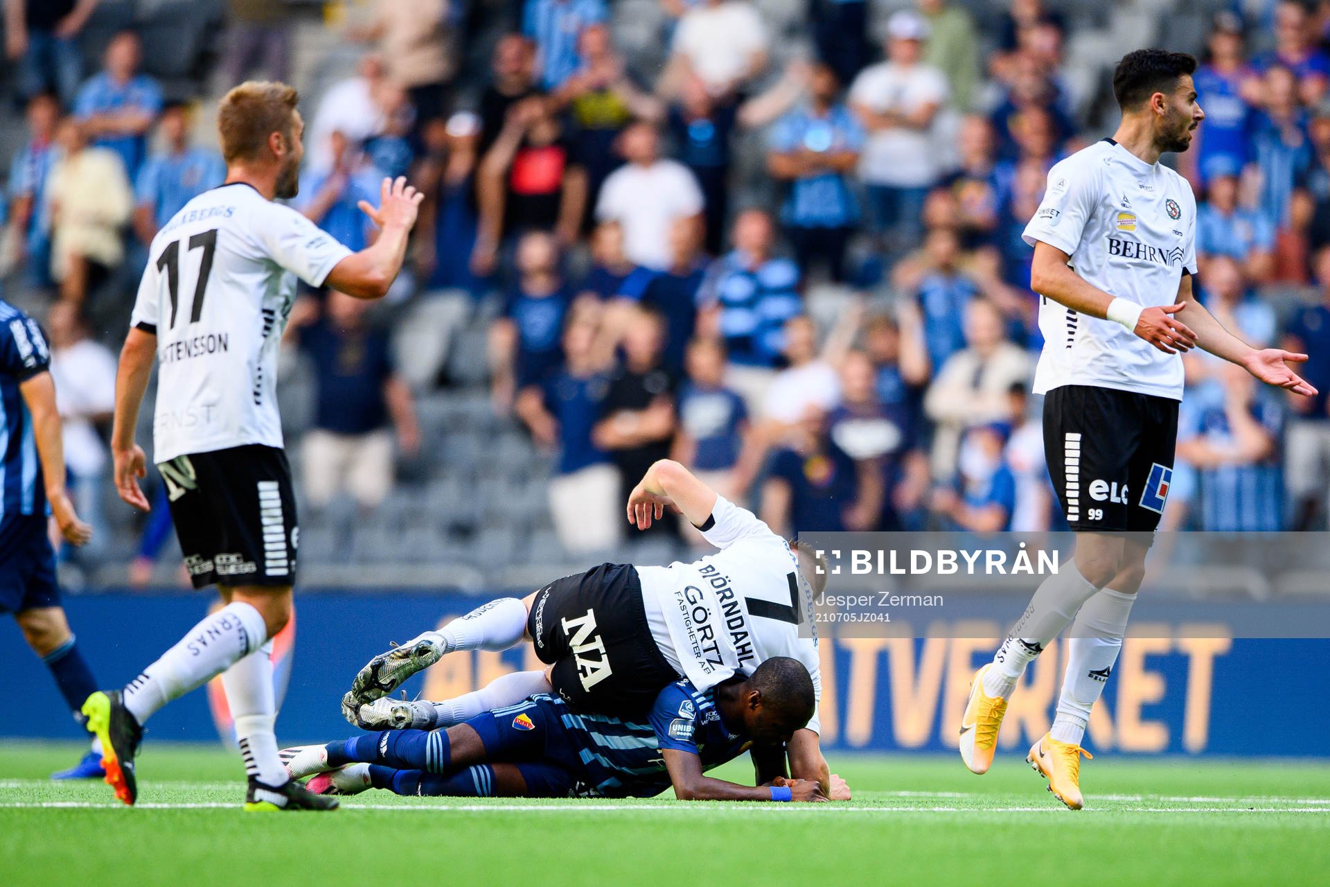 Örebros Erik Björndahl och Djurgårdens Edward Chilufya