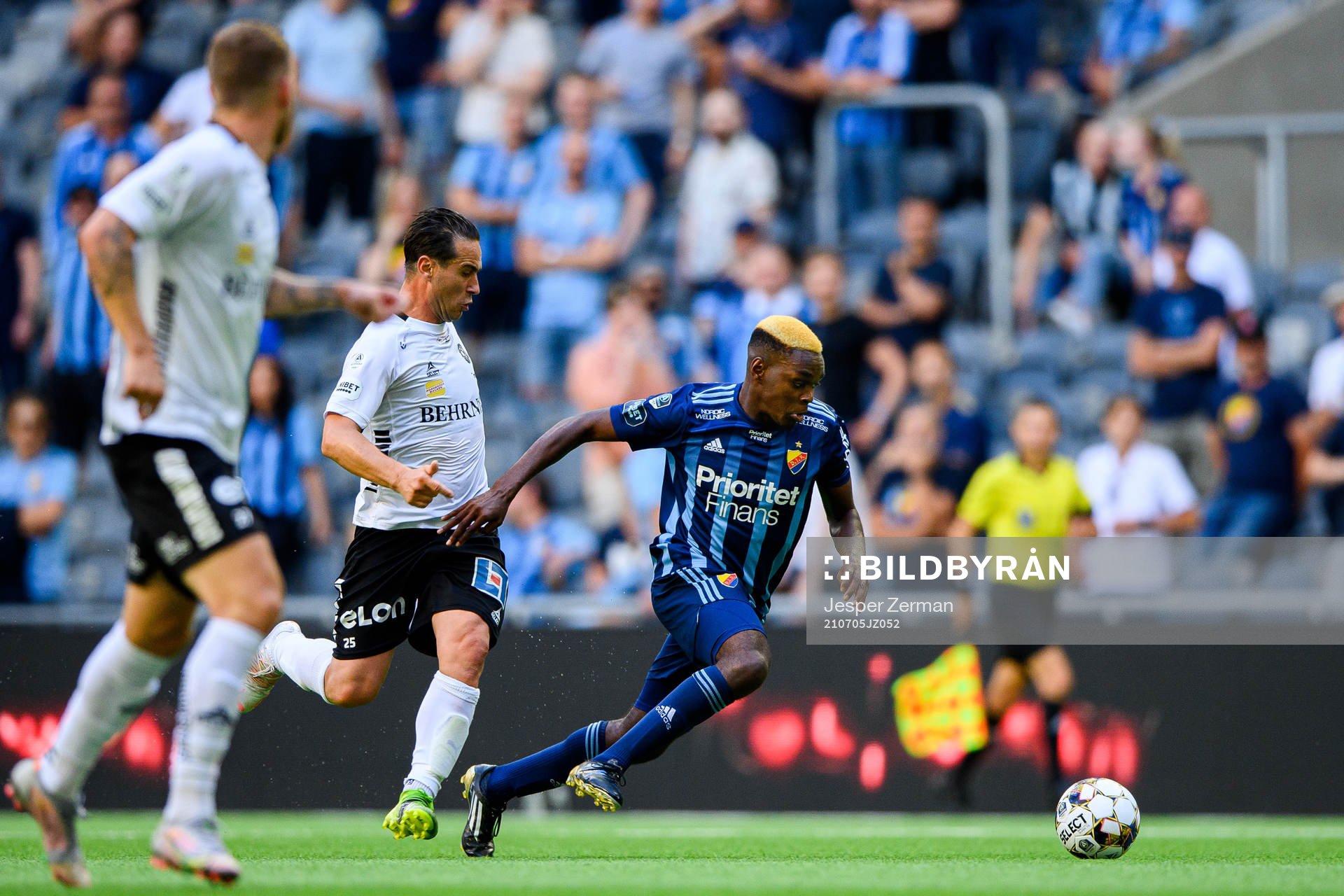 Örebros Nordin Gerzic och Djurgårdens Joel Asoro