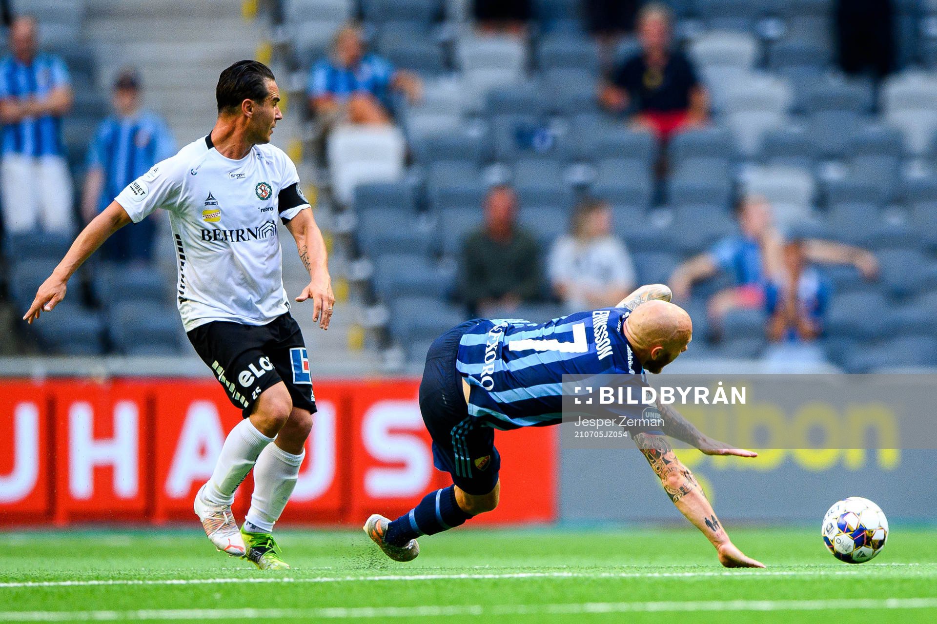 Örebros Nordin Gerzic och Djurgårdens Magnus Eriksson