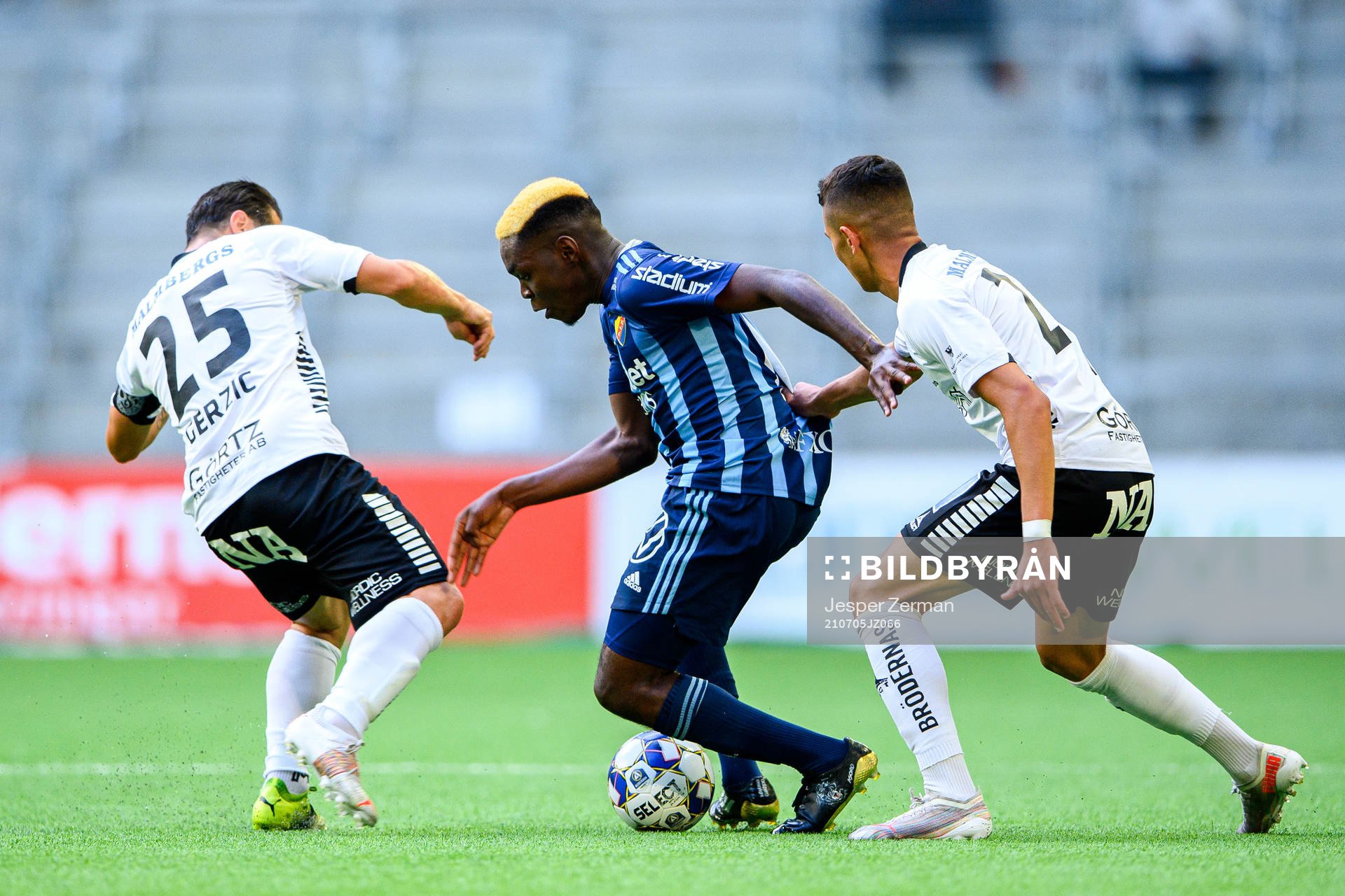 Djurgårdens Joel Asoro i en kamp mot Örebros Nordin