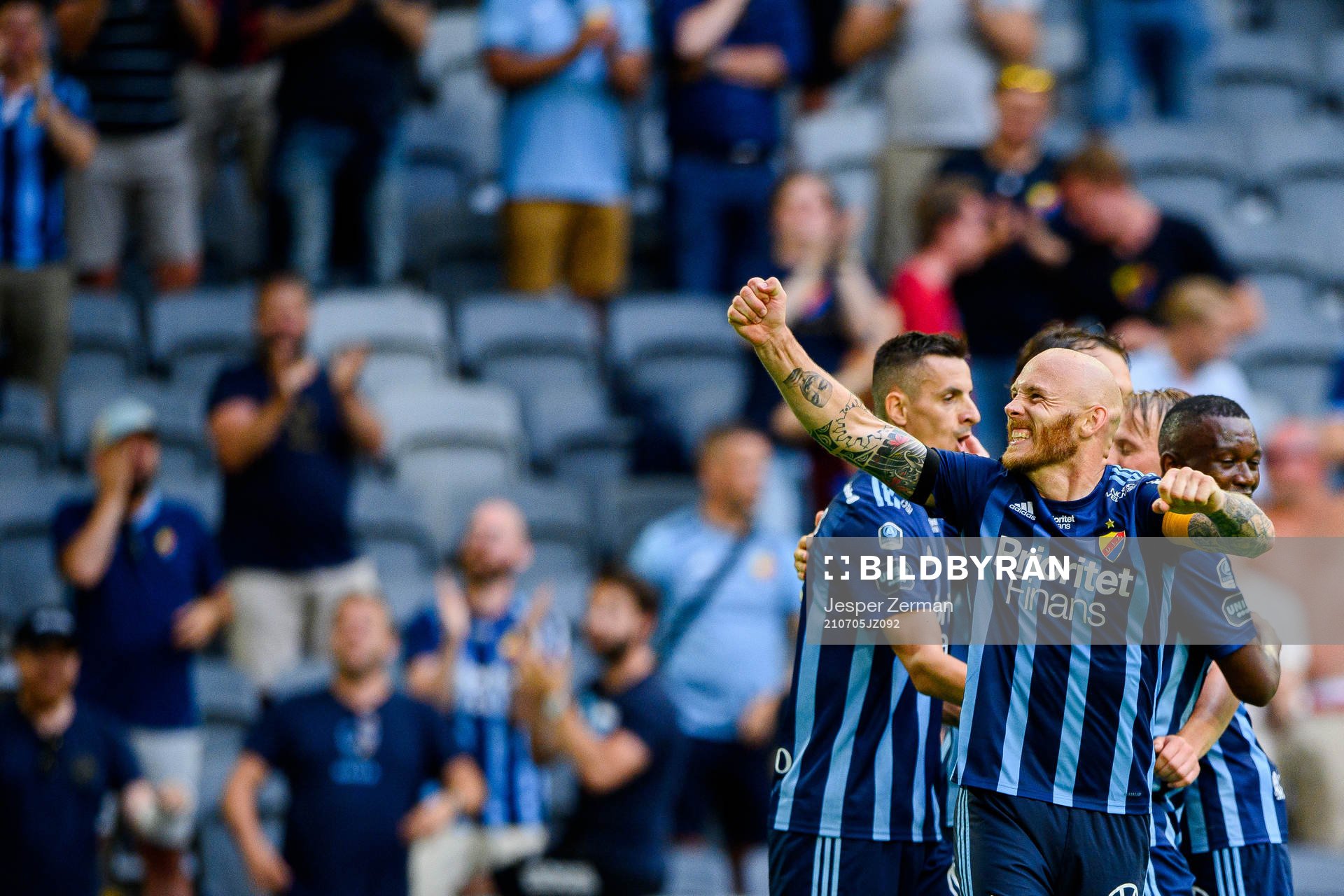 Djurgårdens Magnus Eriksson och Emmanuel Banda jublar