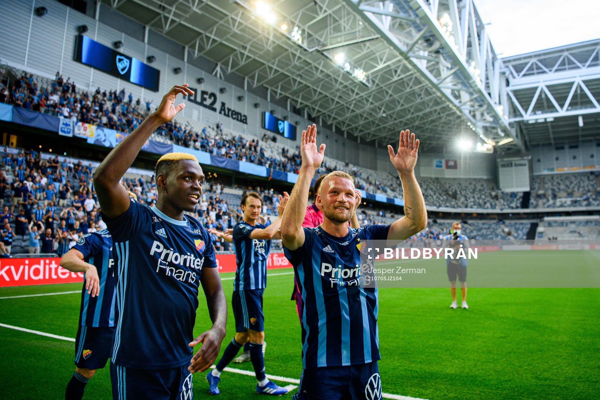 Djurgårdens Joel Asoro och Nicklas Bärkroth jublar