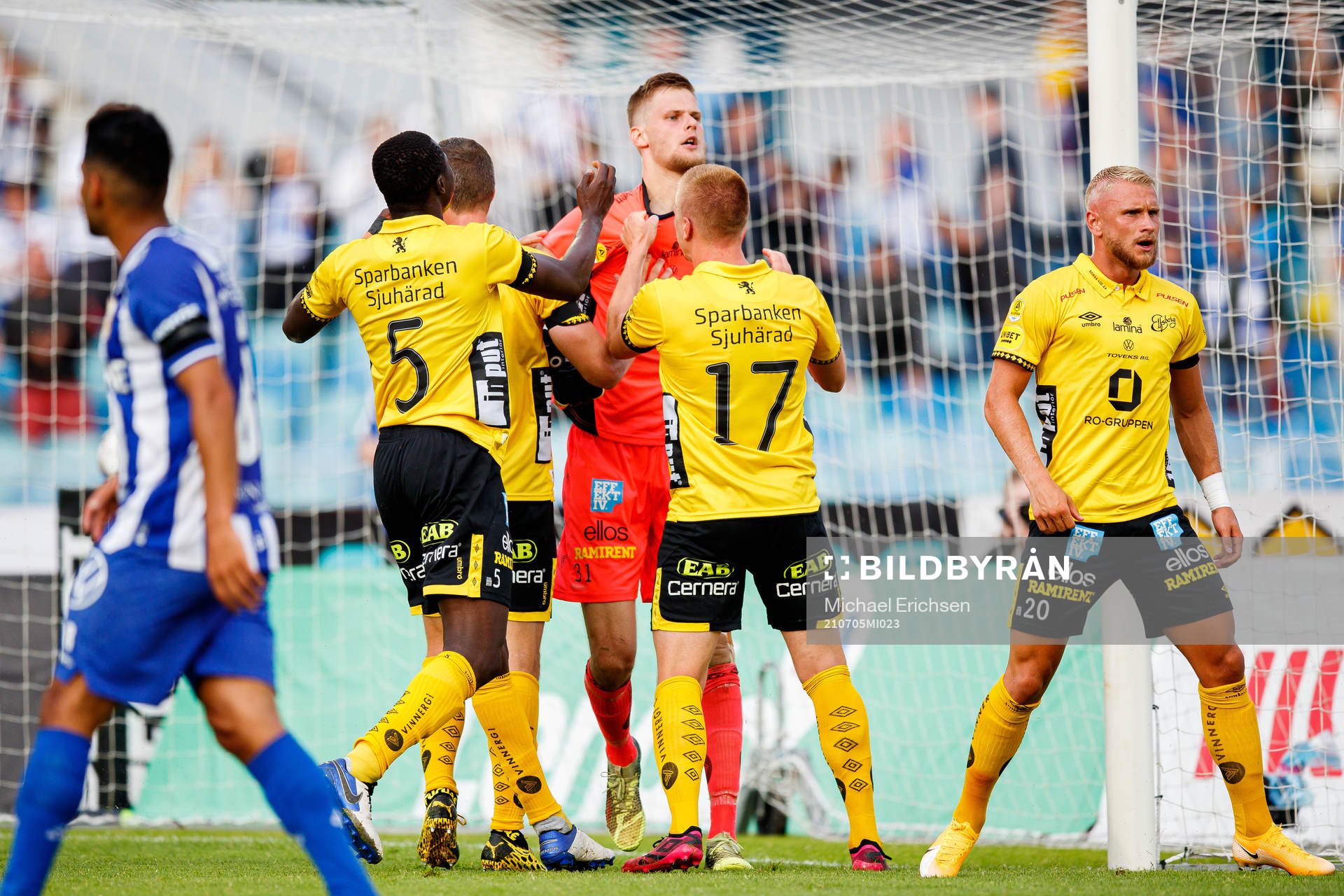Elfsborgs målvakt Tim Rönning jublar