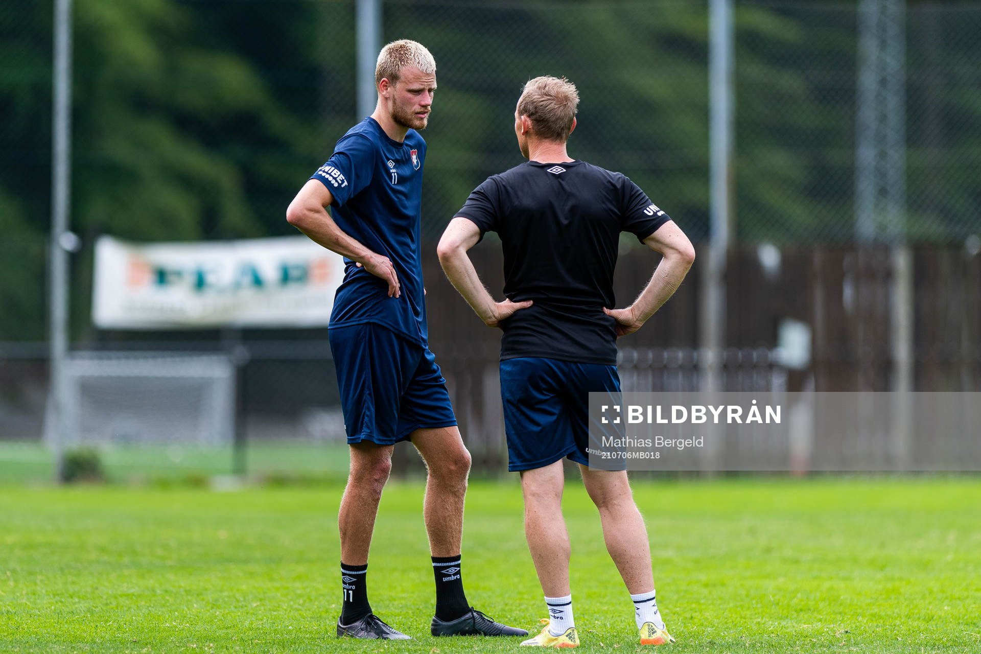 Elias Gustafson och osteopat Roger Nordstrand