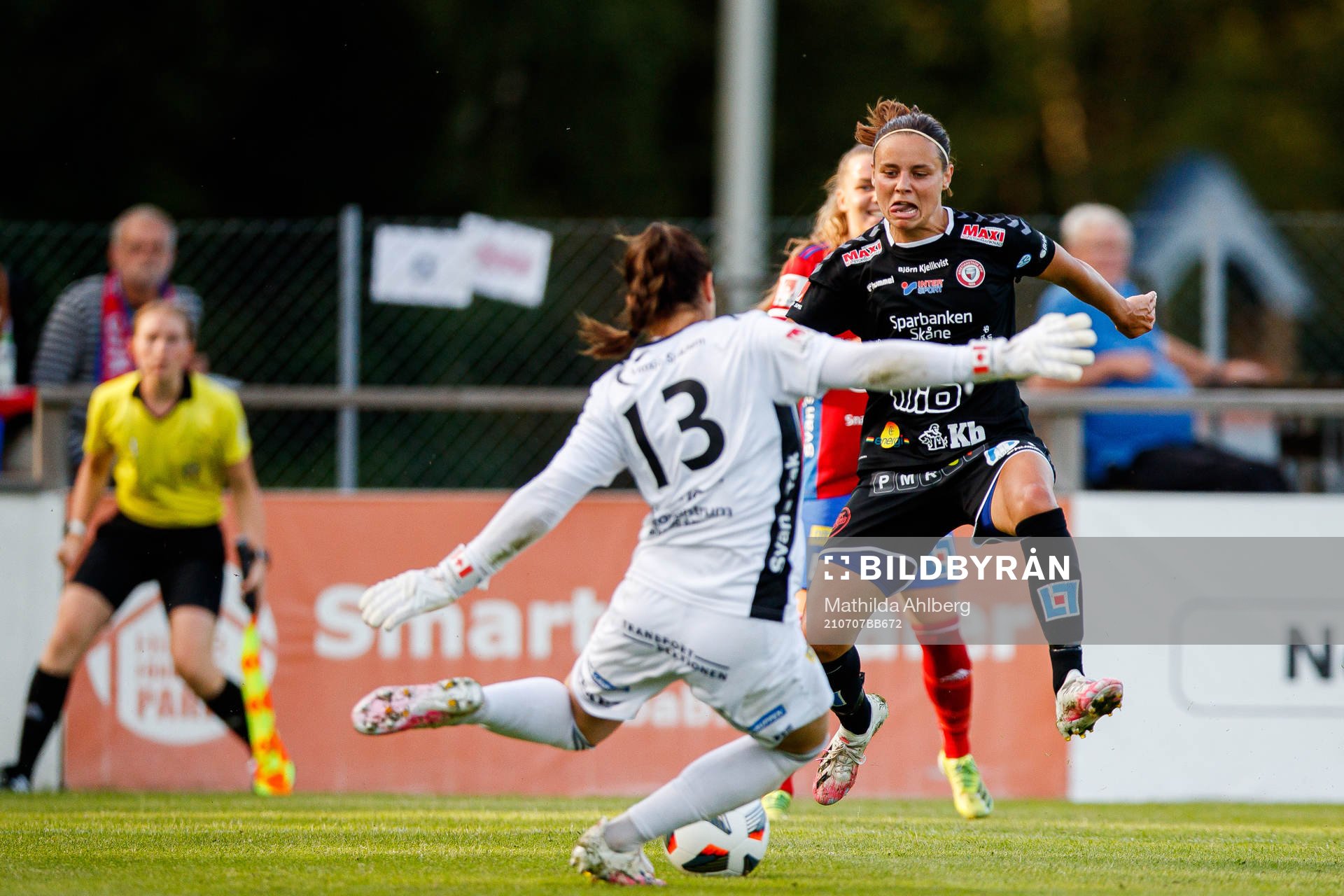 Vittsjös målvakt Sabrina D'Angelo och Kristianstads Alice