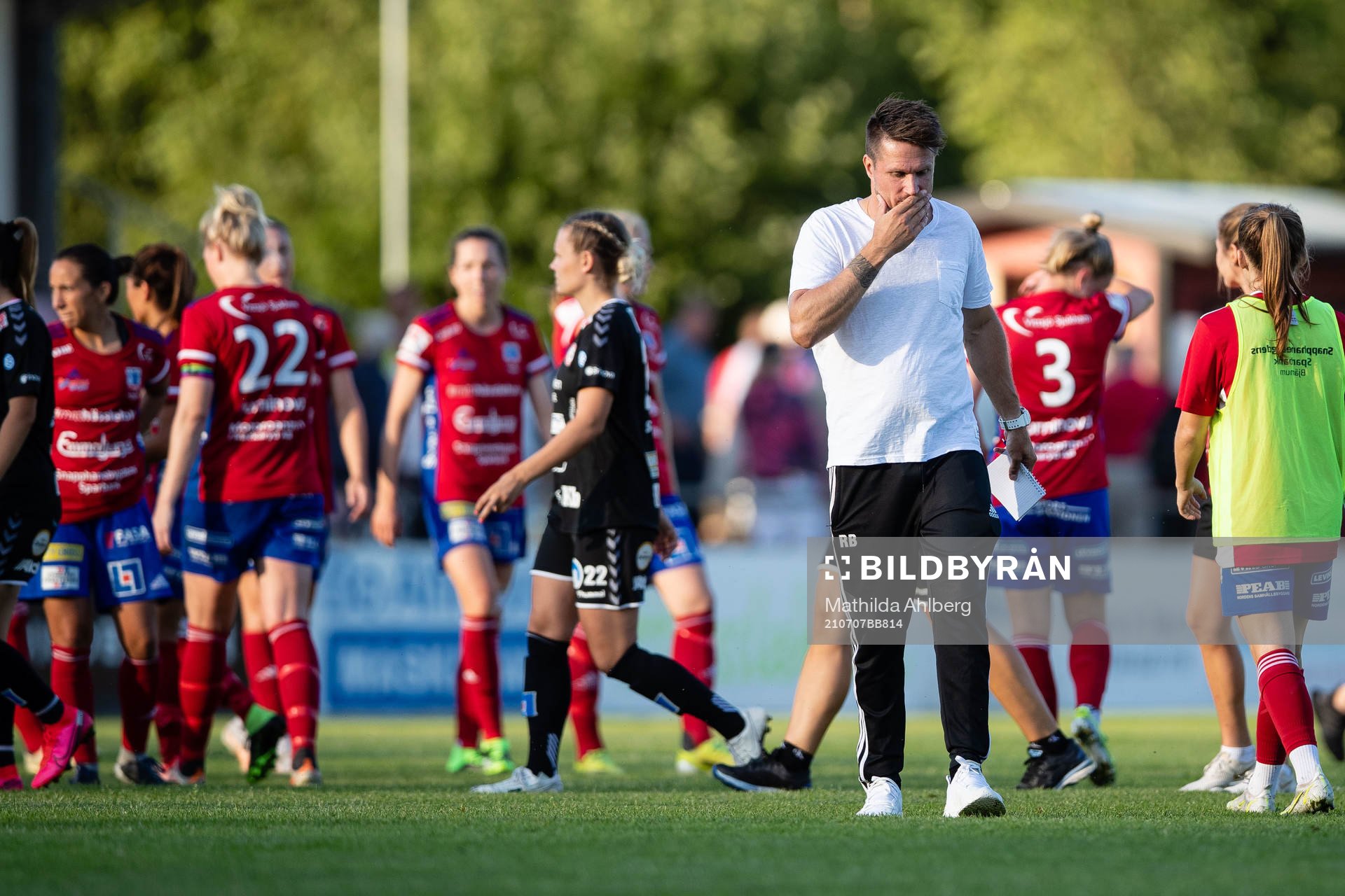 Vittsjös assisterande tränare Robert Bergström deppar