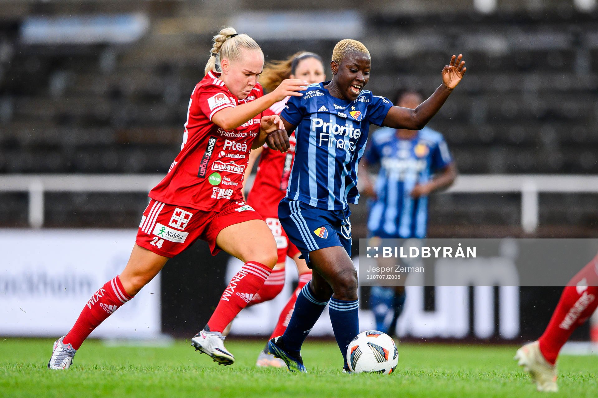 Piteås Ellen Karlsson och Djurgårdens Elizabeth Addo