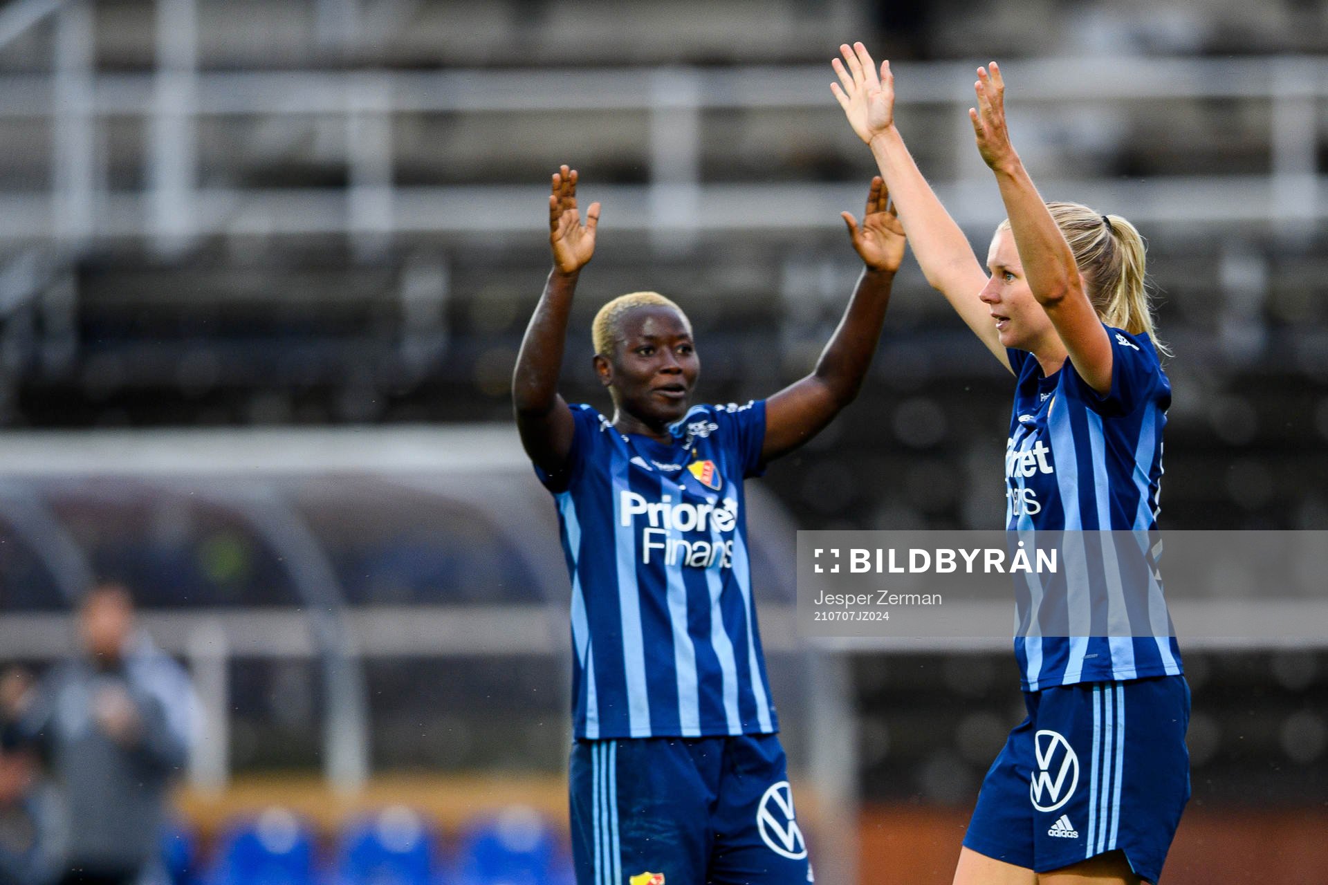 Djurgårdens Elizabeth Addo och Nellie Lilja jublar