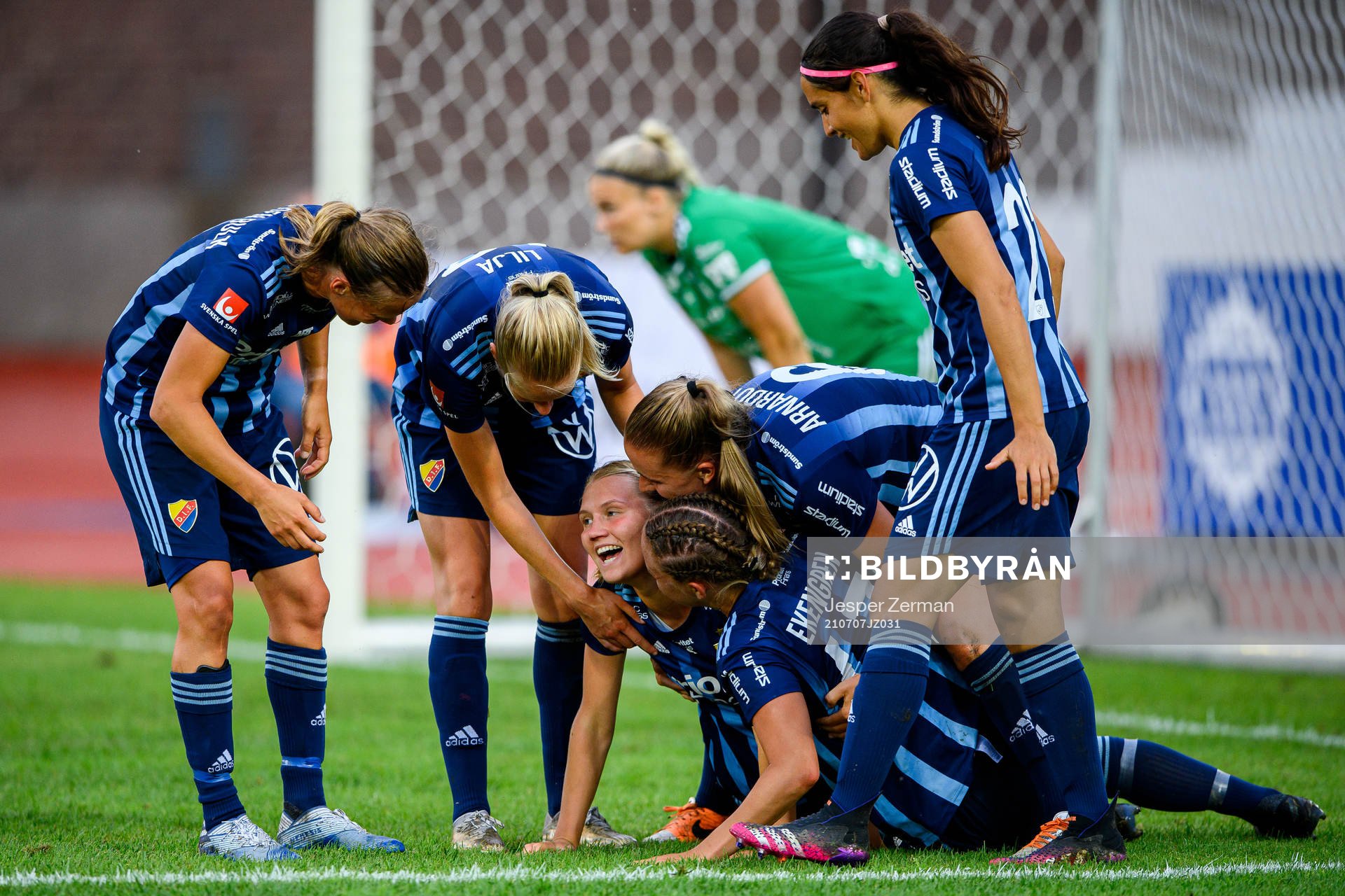 Djurgårdens Sara Olai jublar efter 3-0 under fotbollsmatchen i Damallsvenskan mellan Djurgården och Piteå den 7 juli 2021 i Stockholm. 