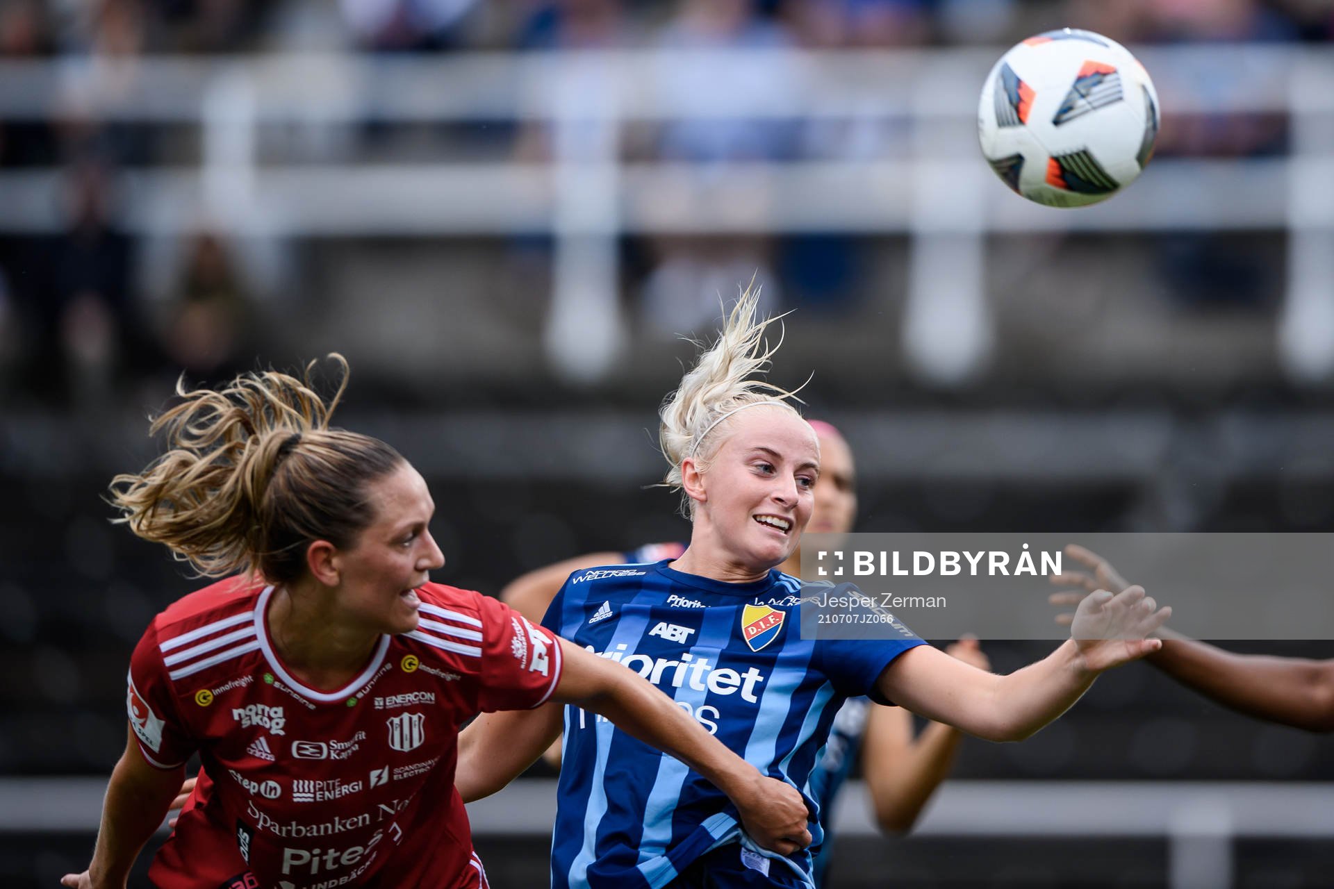 Piteås Jennie Nordin  och Djurgårdens Hanna Stokki