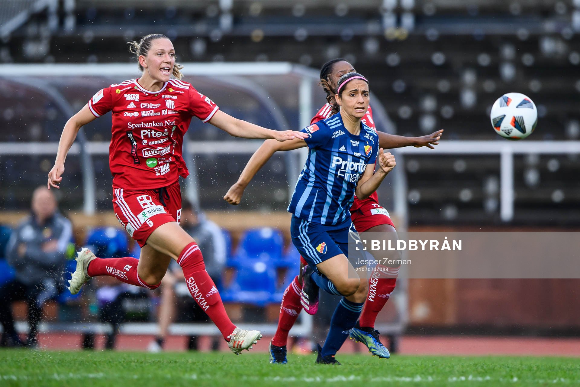 Piteås Jennie Nordin  och Djurgårdens Daniela Zamora