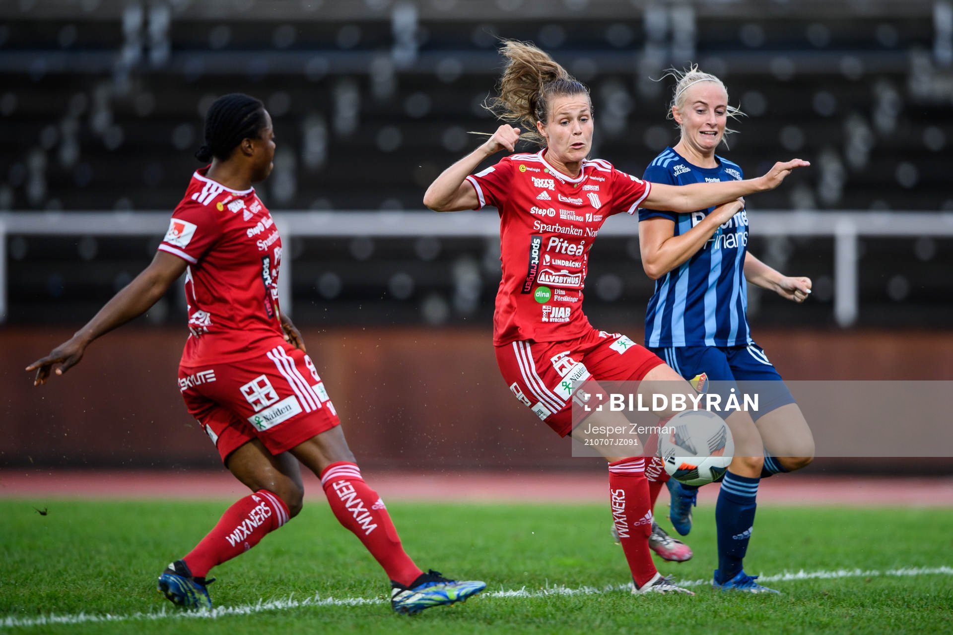 Piteås Maja Green och Djurgårdens Hanna Stokki