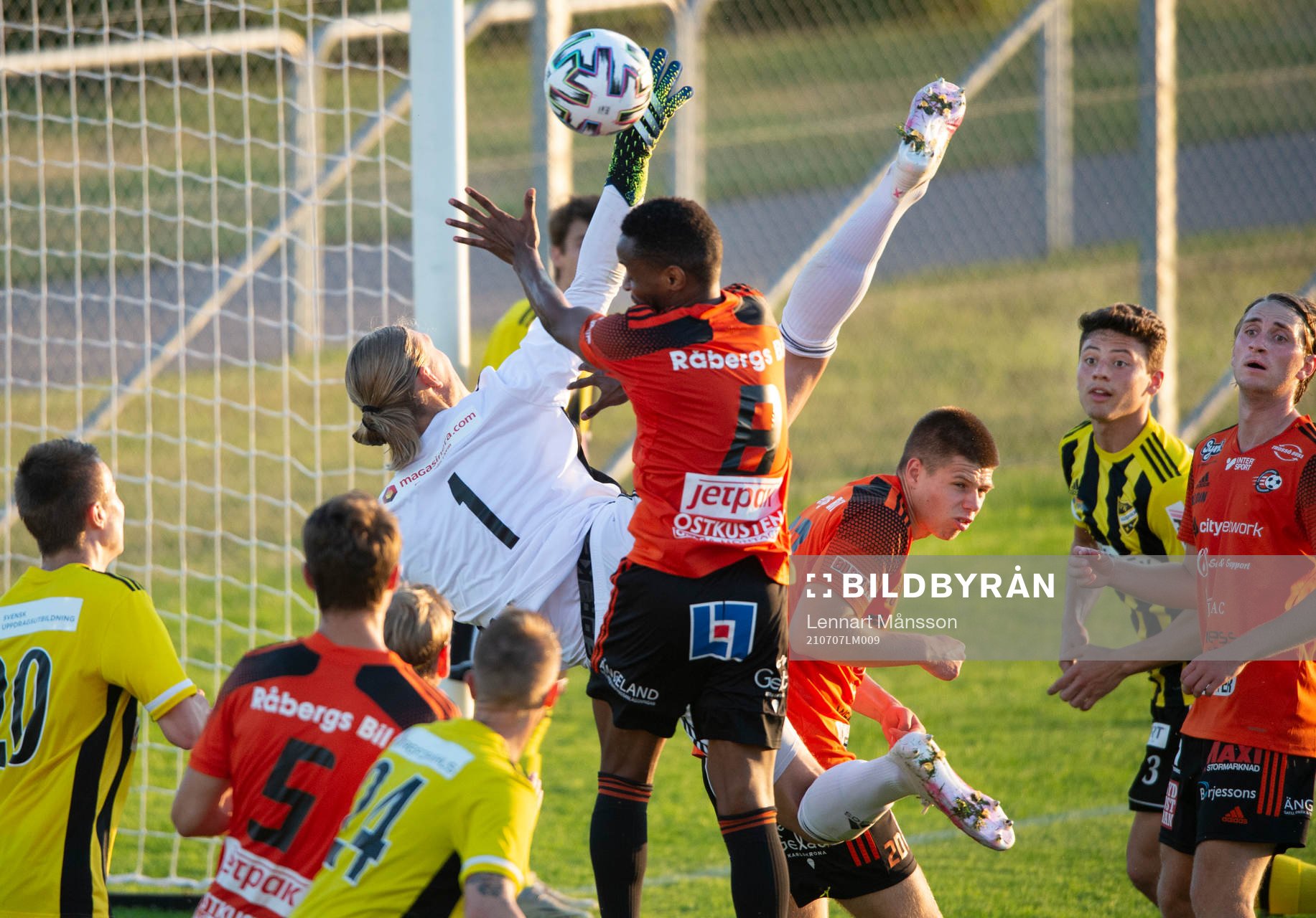 Karlskrona gör mål i matchen i division 2 mellan iFK
