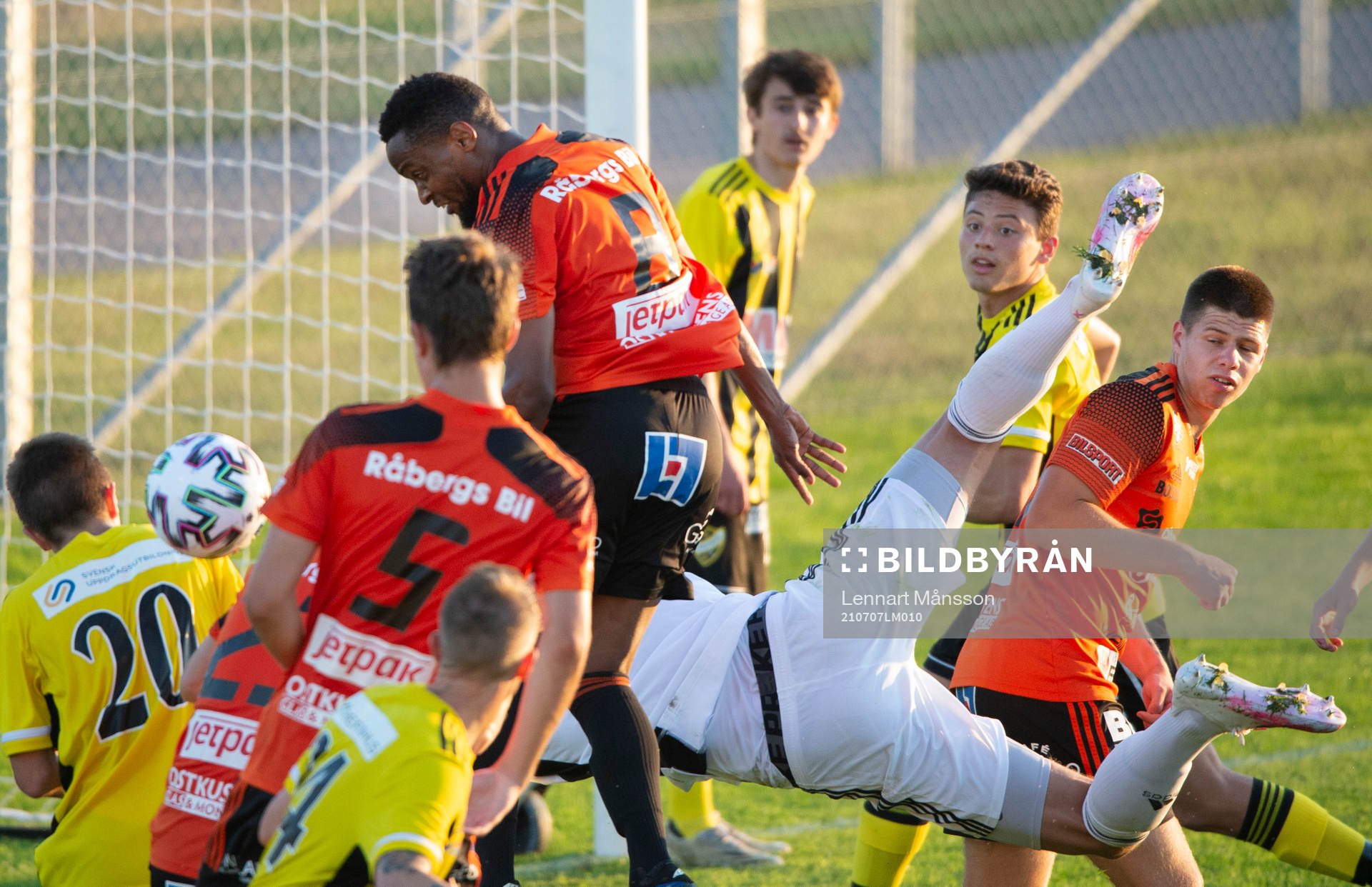 Karlskrona gör mål i matchen i division 2 mellan iFK