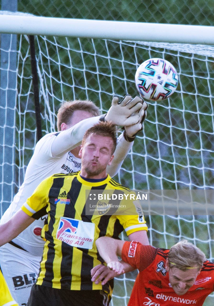 Karlskronas målvakt och IFK Hässleholms  Hampus Rydh i matchen i division 2 mellan iFK Hässleholm och Karlskrona i Hässleholm 7 juli 2021.
