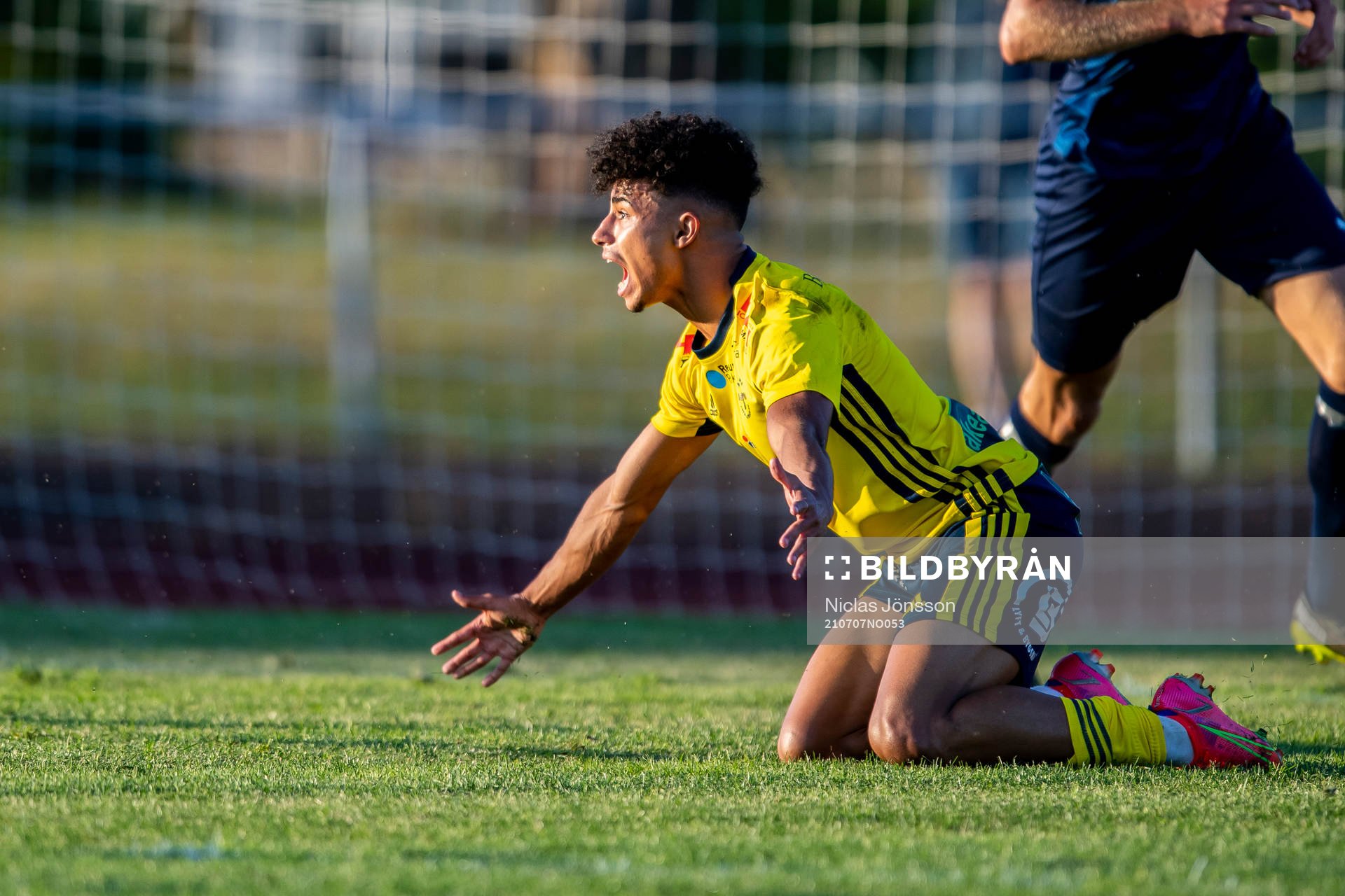 Ängelholms Othmane Salama reagerar på ett domslut under fotbollsmatchen i Division 2 Västra Götaland mellan Ängelholm och Eskilsminne den 7 juli 2021 i Ängelholm.