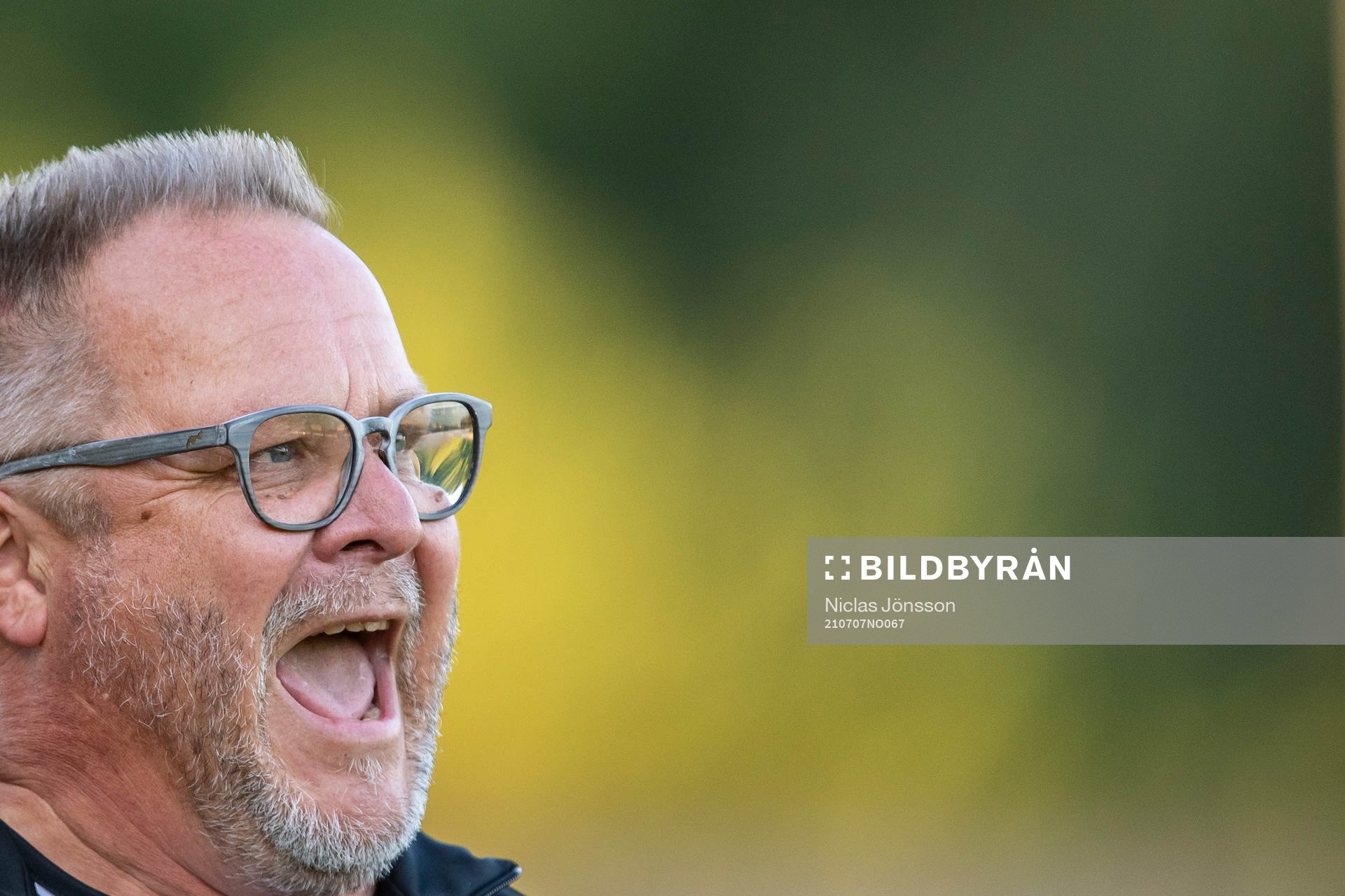 Ängelholms tränare Roar Hansen reagerar