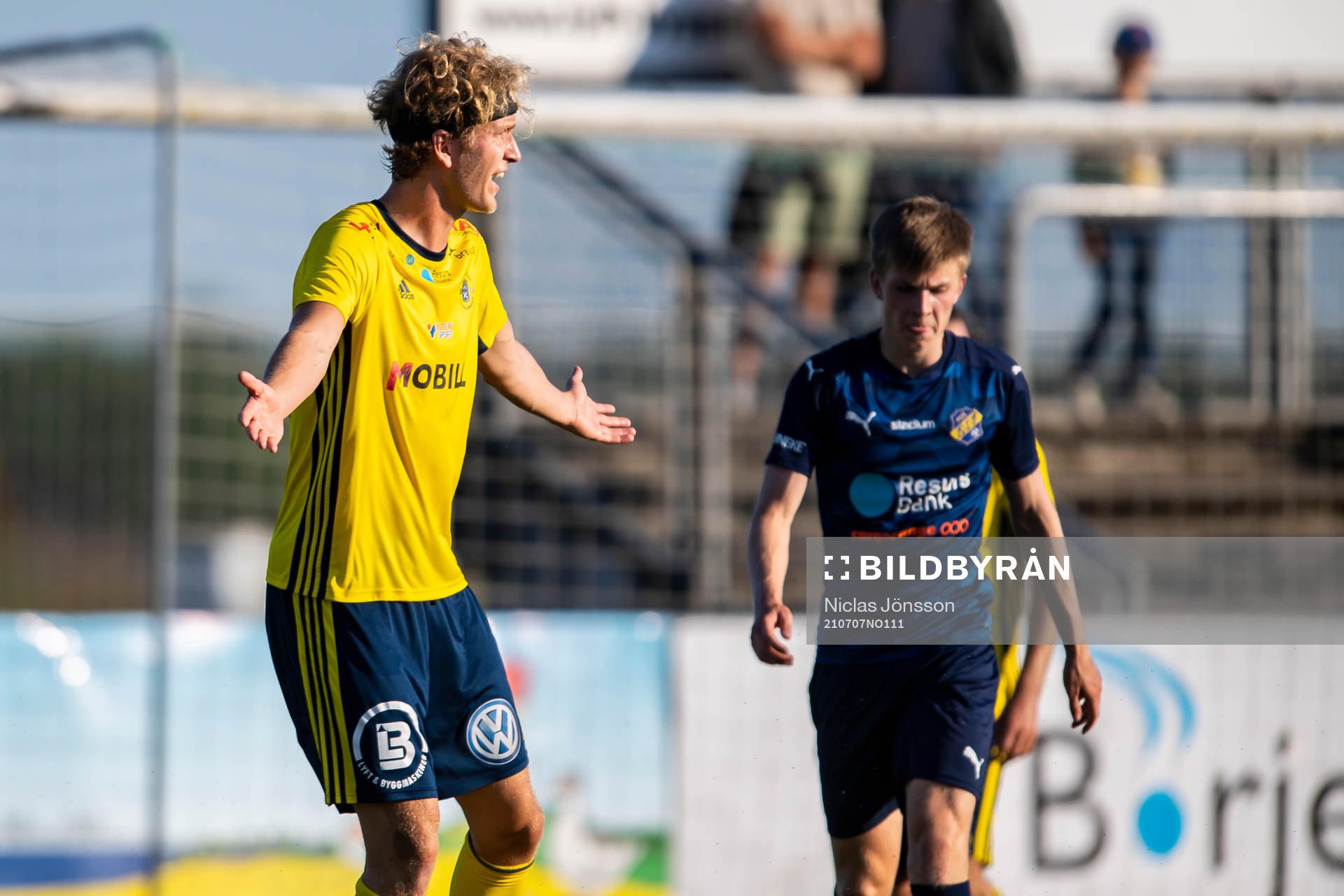 Ängelholms Erik Widén reagerar på ett domslut