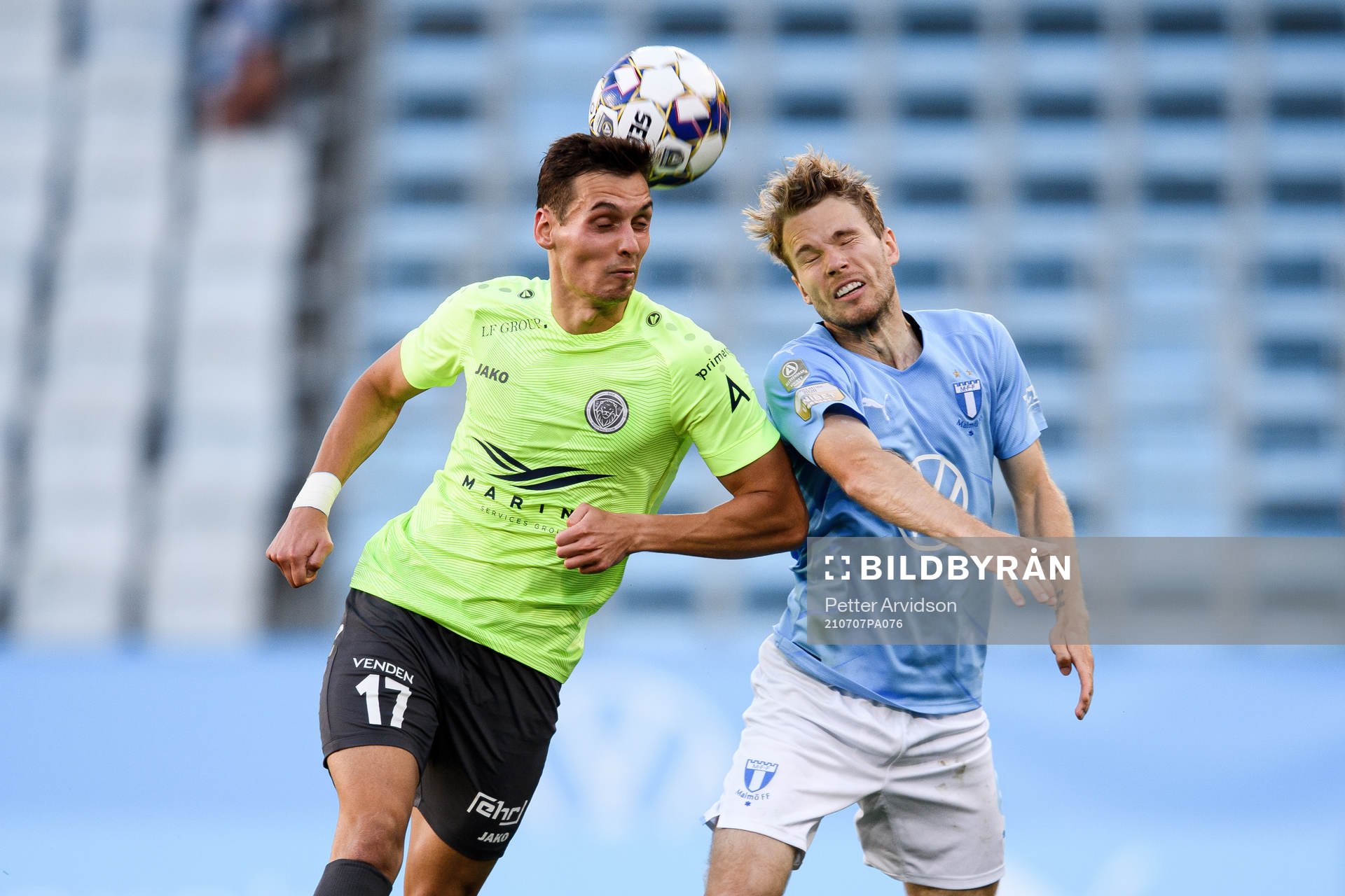 Vladislavs Fjodorovs of Riga and Oscar Lewicki of Malmö FF