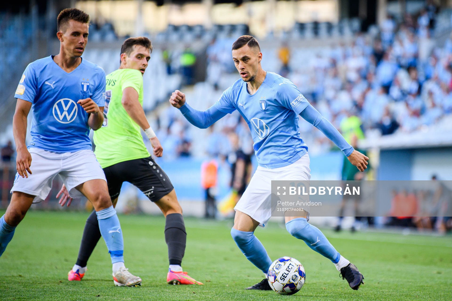 Jonas Knudsen and Veljko Birmancevic of Malmö FF