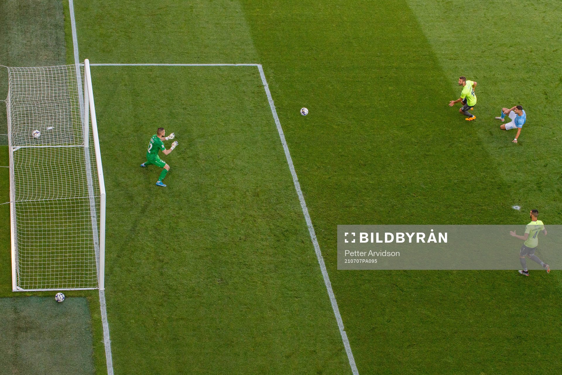 Antonio Colak of Malmö FF scores the 1-0 goal against